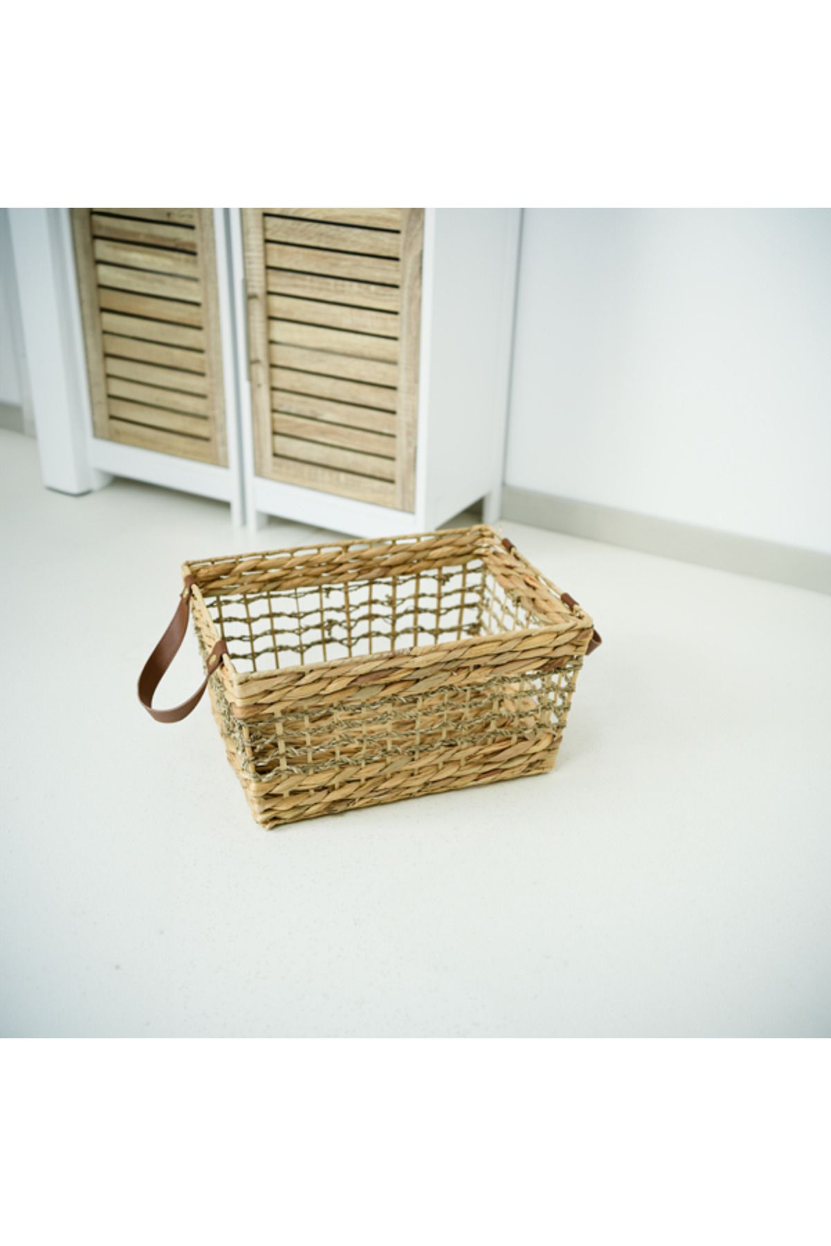 HONEYBEE-Rectangular Shape Portable Ventilated Water Hyacinth Laundry Basket with Handle Brown 3
