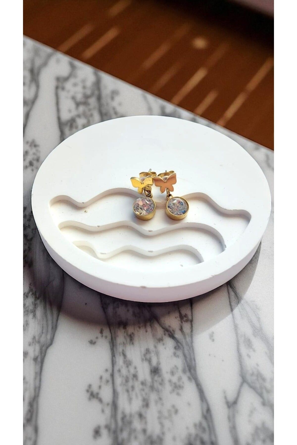 NOVA JEWELLERY Zirkon Taşlı Kelebek Detaylı Paslanmaz Çelik Küpe