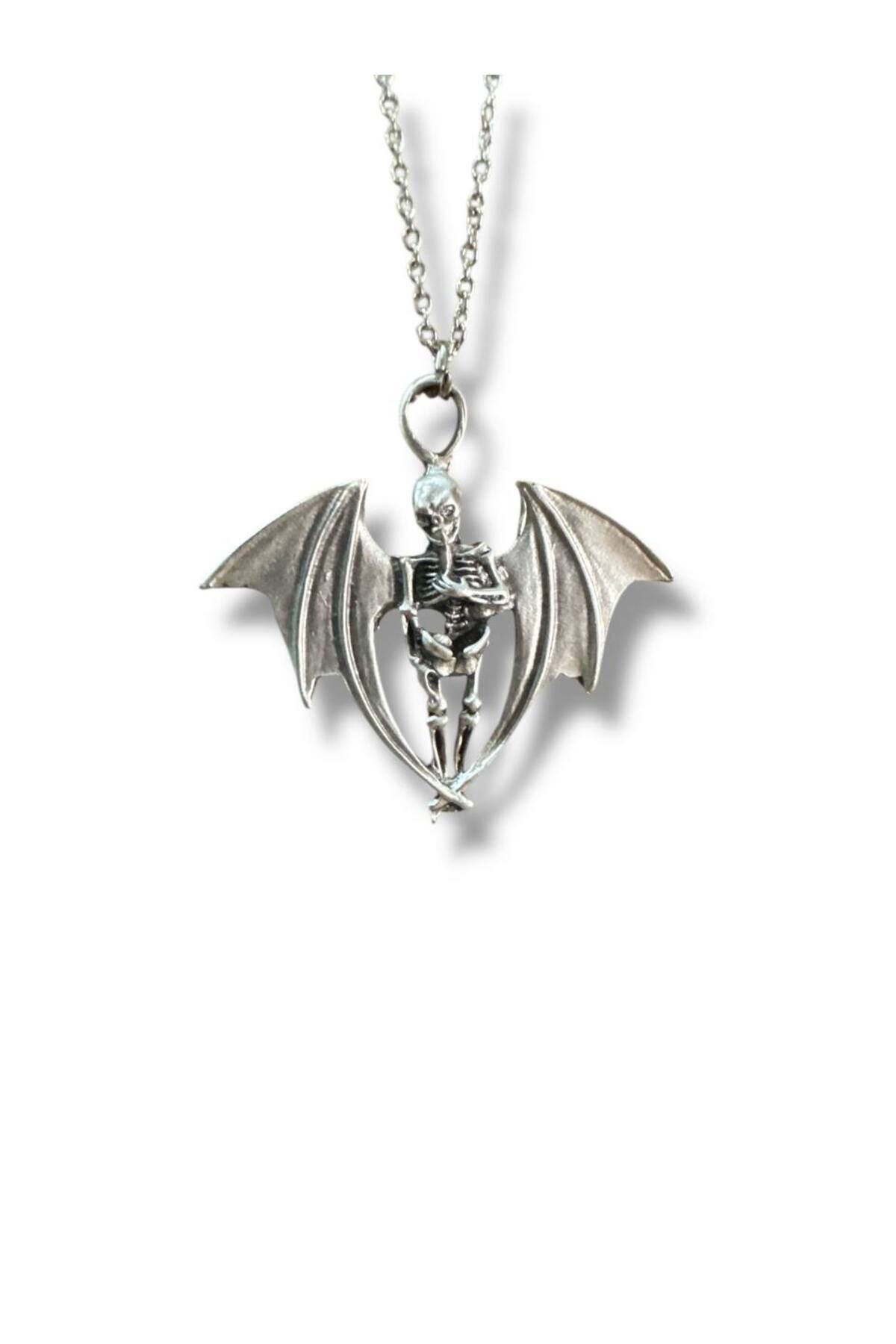 Herşey Nota Gothic Kanatlı İskelet Figürlü Unisex Kolye – 60 cm Zincirli, Gotik ve Karizmatik Tasarım
