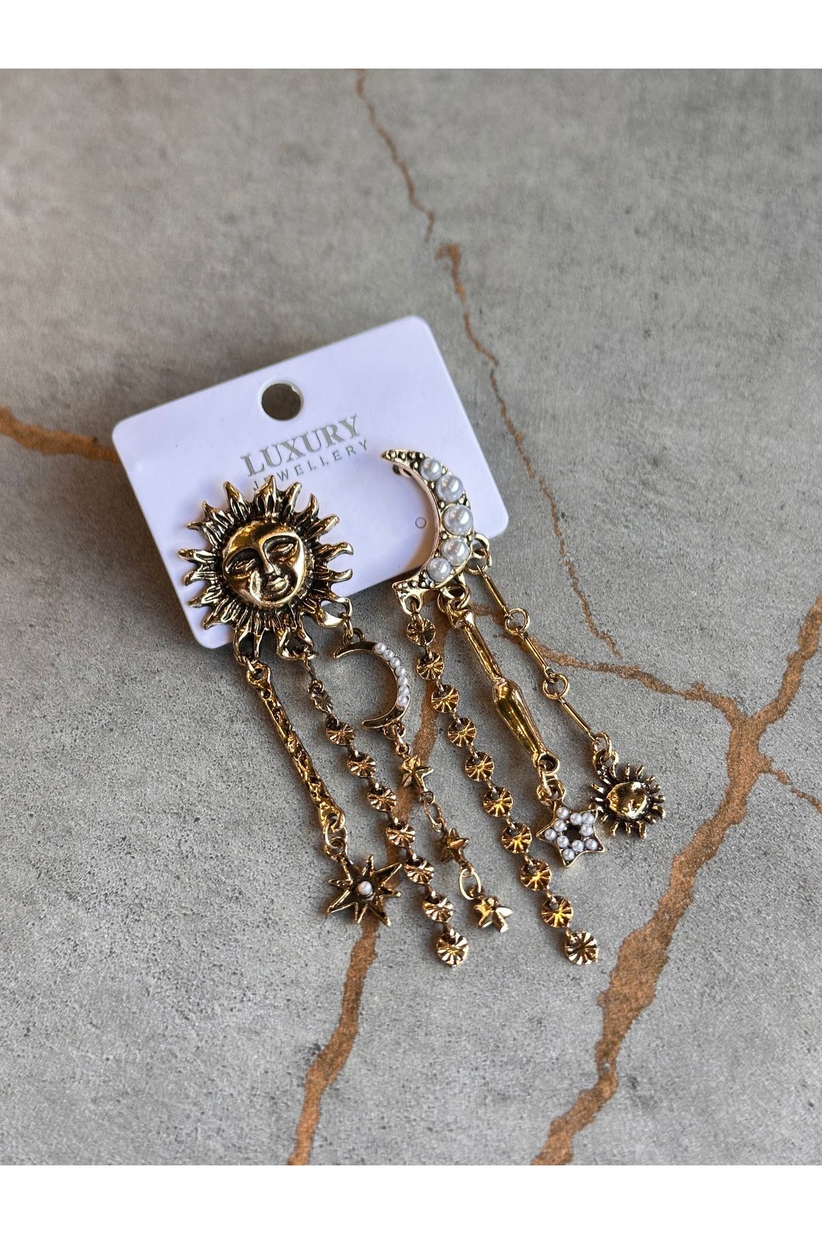 The Simu Vintage İncili Detaylı Gotik Küpe
