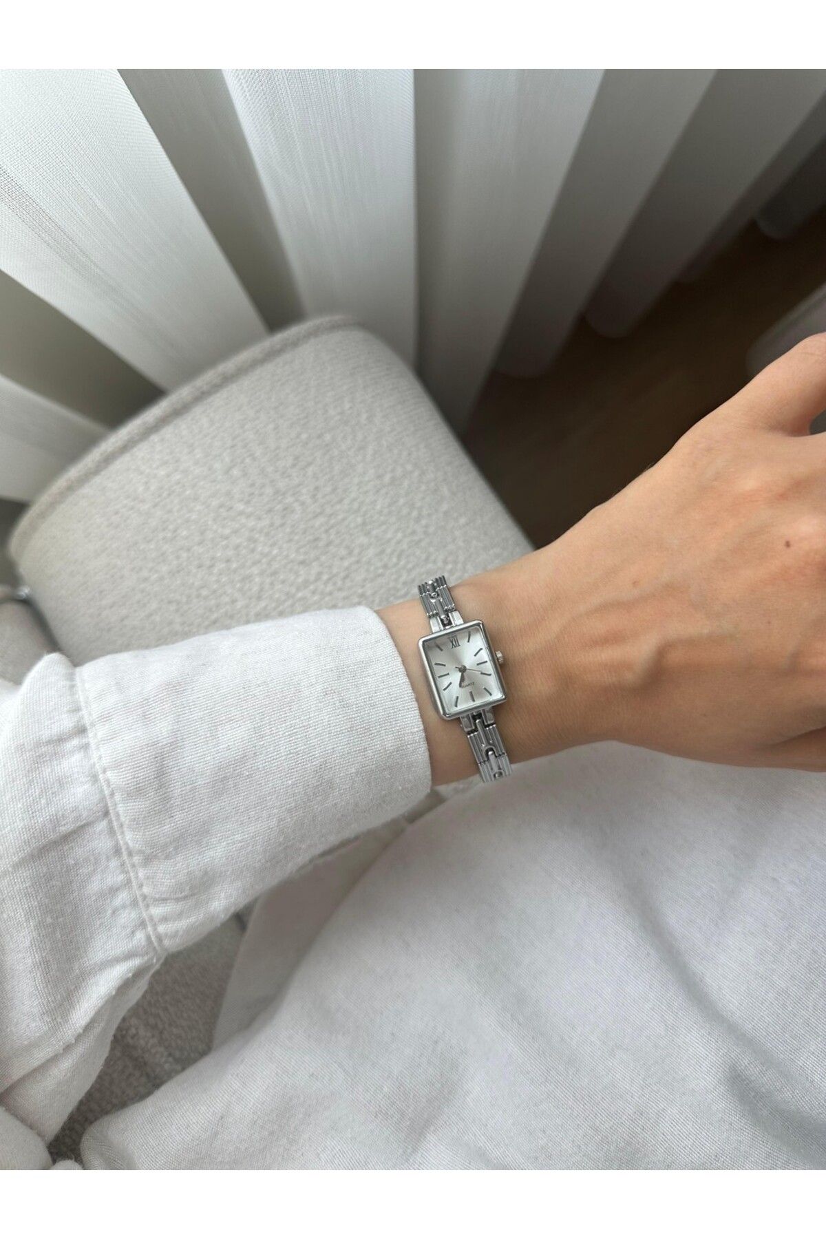 MERW Axel Model Gümüş Renk Metal Kordon Vintage Seri Kadın Kol Saati