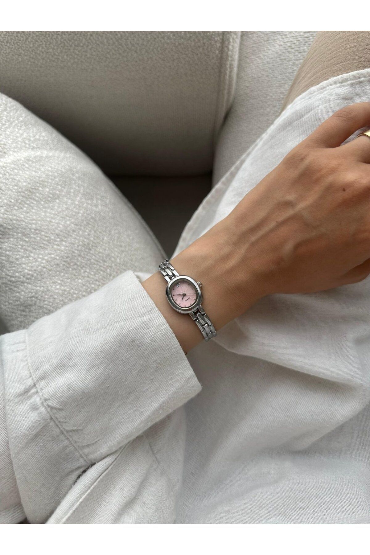 MERW Morty Model Gümüş Pembe Renk Metal Kordon Vintage Seri Kadın Kol Saati