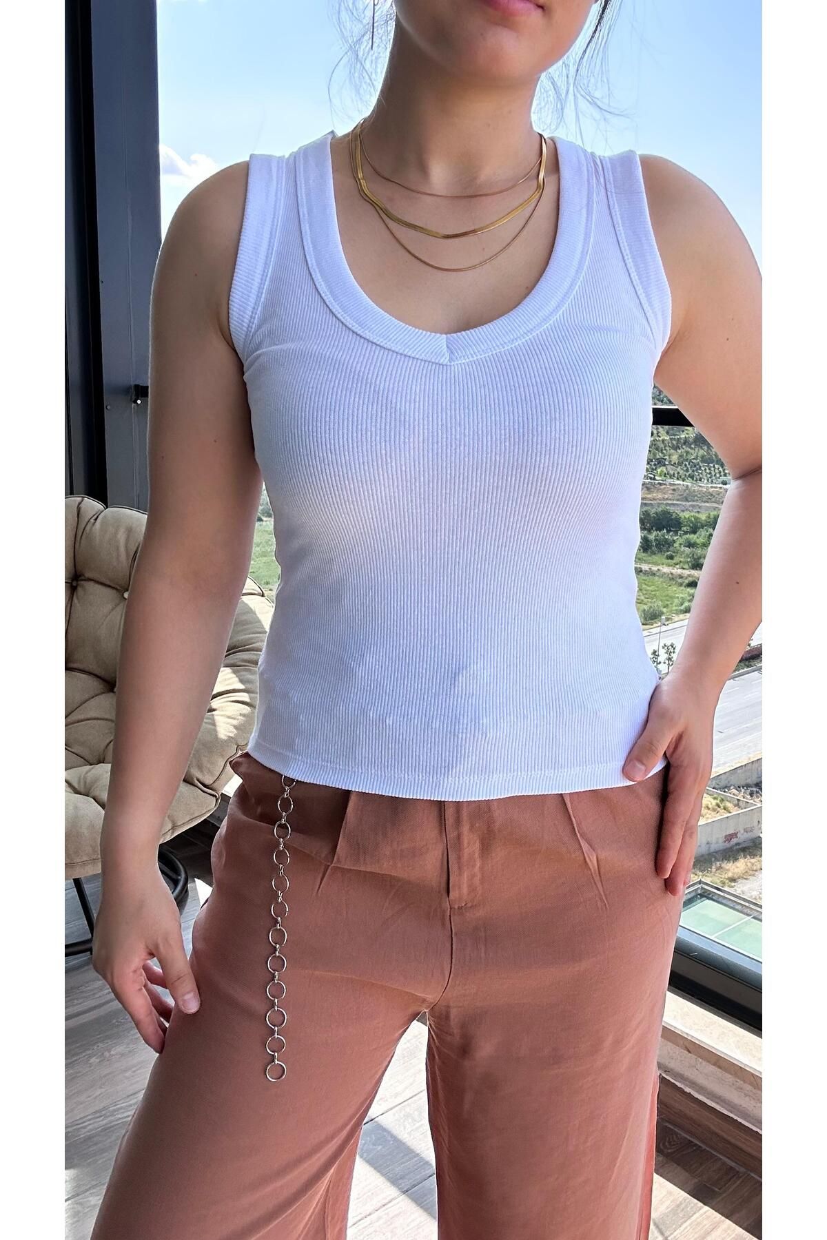 Büşra Ayhan Beyaz Basic Atlet