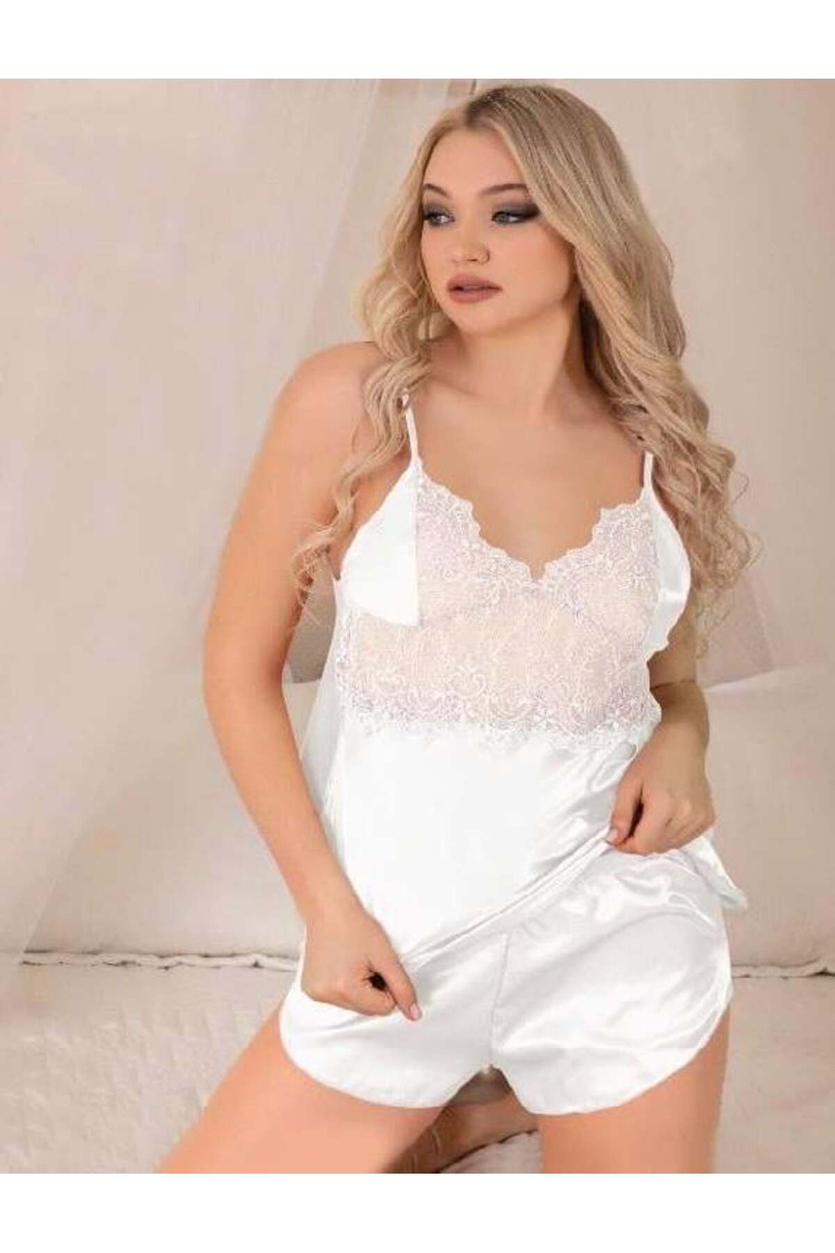 Aria's Closet Beyaz Dantel İşlemeli İnce Askılı Saten Şortlu Takım