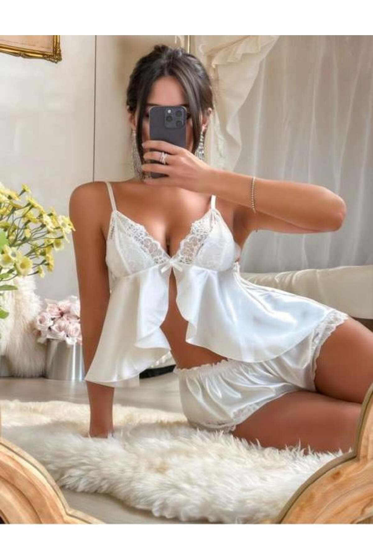 Aria's Closet Dantel İşlemeli İnce Askılı Beyaz Saten Şortlu Takım