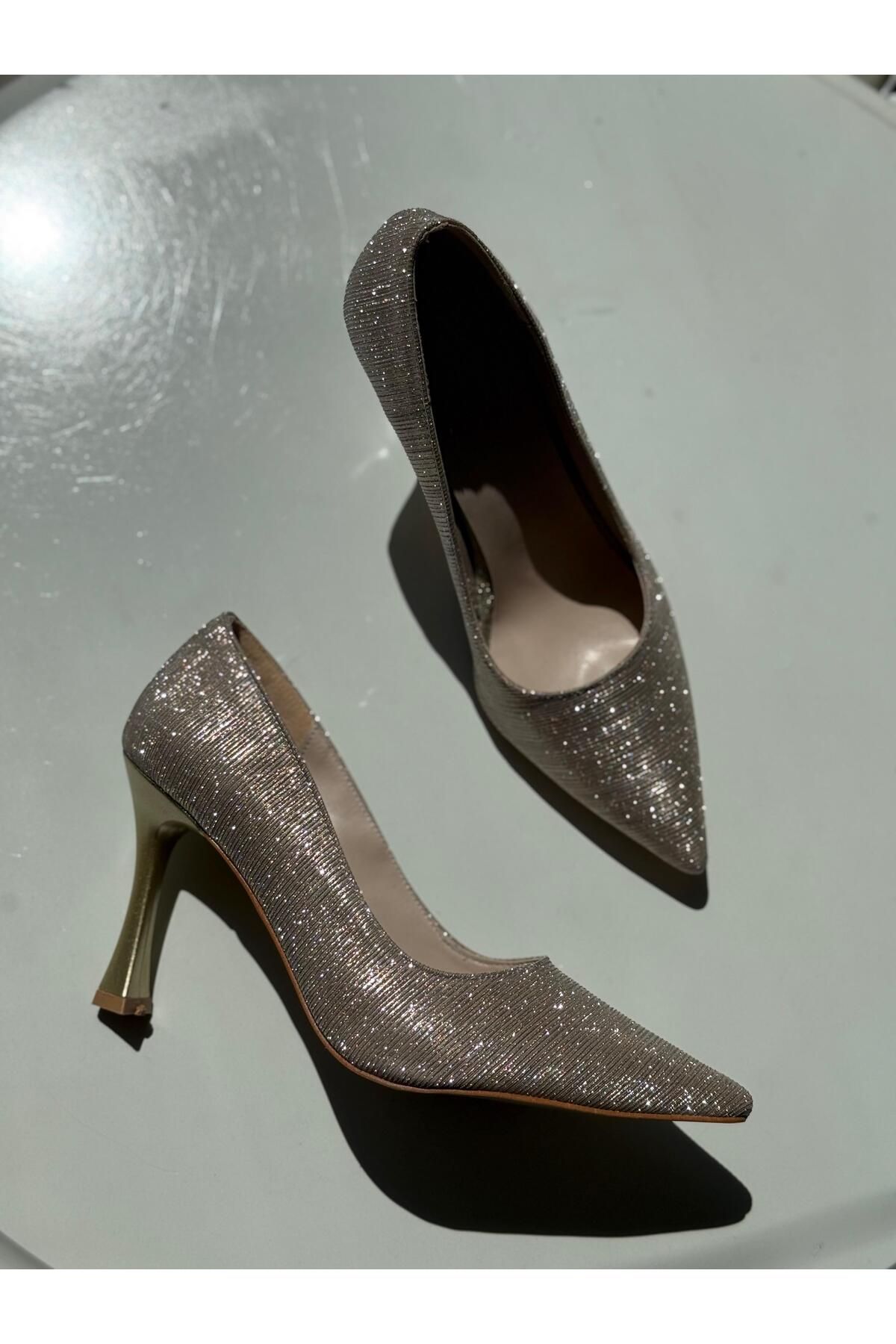 yezy shoes Gold Parlak Desenli İnce Topuklu Kadın Stiletto