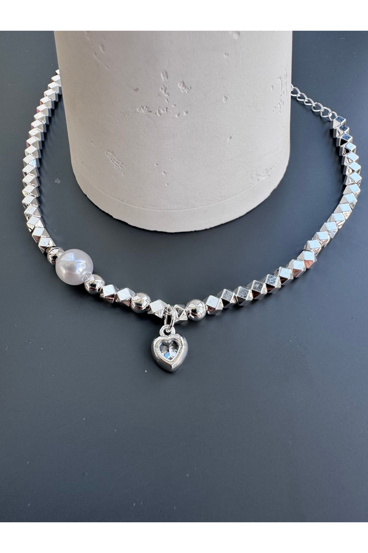 shop İNCİLİ KALPLİ GÜMÜŞ RENK ÇELİK BİLEKLİK