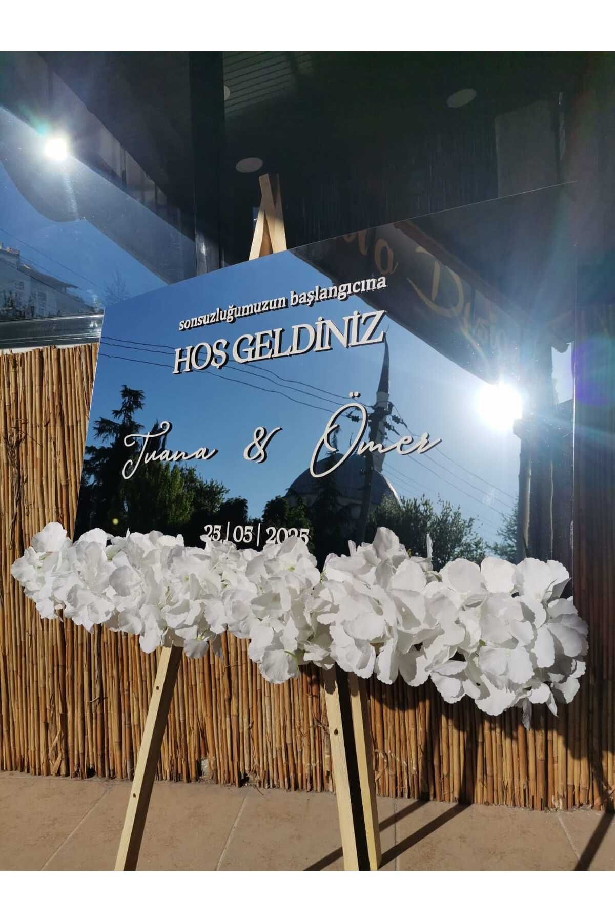 Yalova Design Düğün & Nişan &Kına Bembeyaz Ortancalar ile Aynalı Karşılama Panosu(Sovale dahil değil)