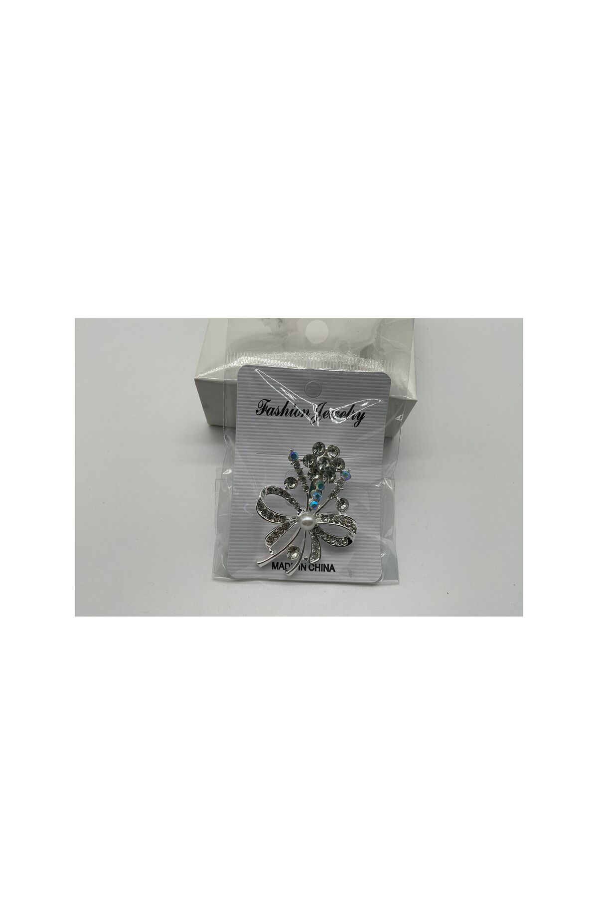 CHIC KURDELE VE ÇİÇEK FİGÜRLÜ RENKLİ TAŞLI İNCİLİ METALİK BROŞ