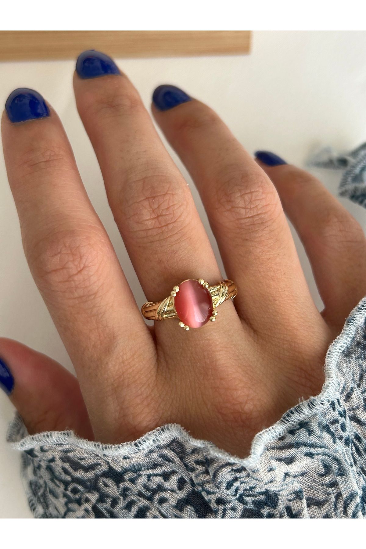 ringbox-Red Ring with Cat's Eye Stone 4