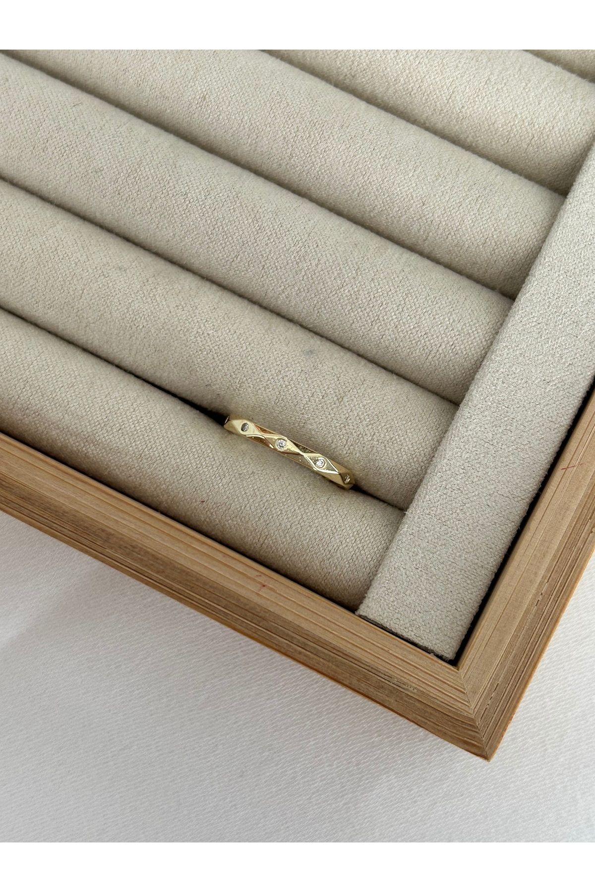 ringbox-Gold Baklava Cut Stone Little Finger Ring 2