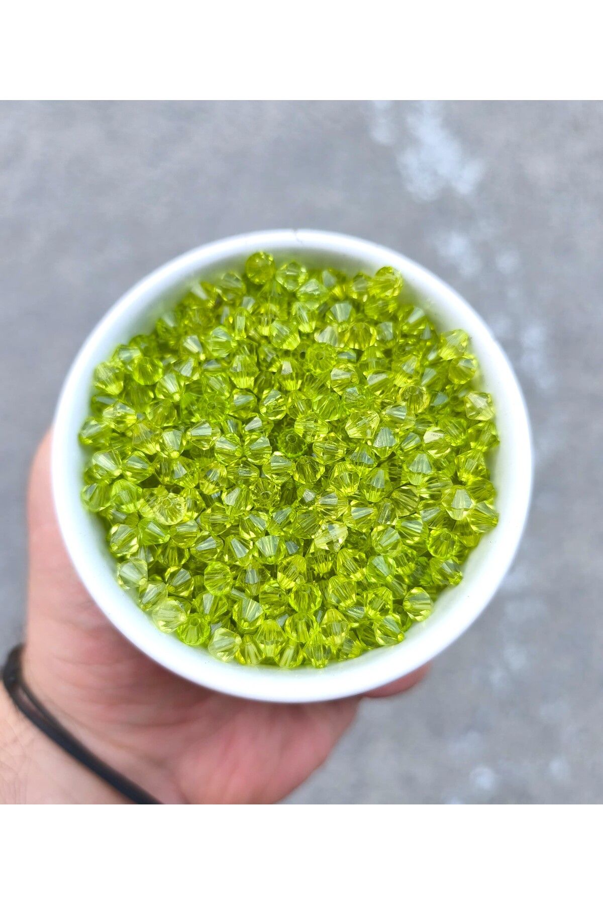 FlowerAksesuar 25 Gram (300 Adet) - 6 mm Piramit Boncuk, Kristal Boncuk, Plastik Takı Boncuğu, Yeşil Renk