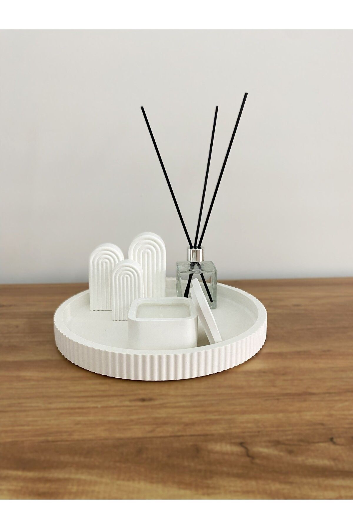Nox Atelier Modern Beyaz Dekoratif Tepsi Seti | 6 Parça Obje - Kapaklı Mum ve Koku Şişesi