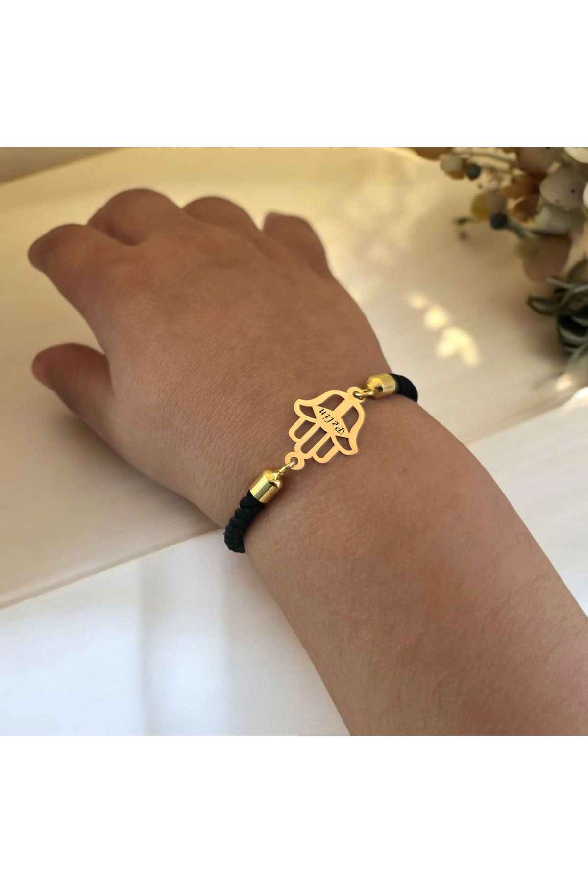ARCHINO GOLD Pelin İsmine Özel Hamsa Motifli 14 Ayar Altın Plakalı Siyah İpek Örgülü Hediye Bileklik-509isim