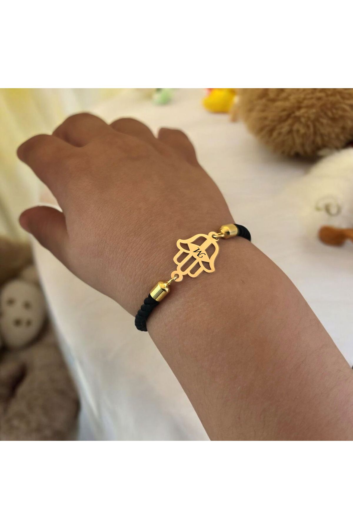ARCHINO GOLD M Harfine Özel Siyah İpek Örgülü Hamsa Motifli 14 Ayar Altın Plakalı Hediye Bileklik-509harf