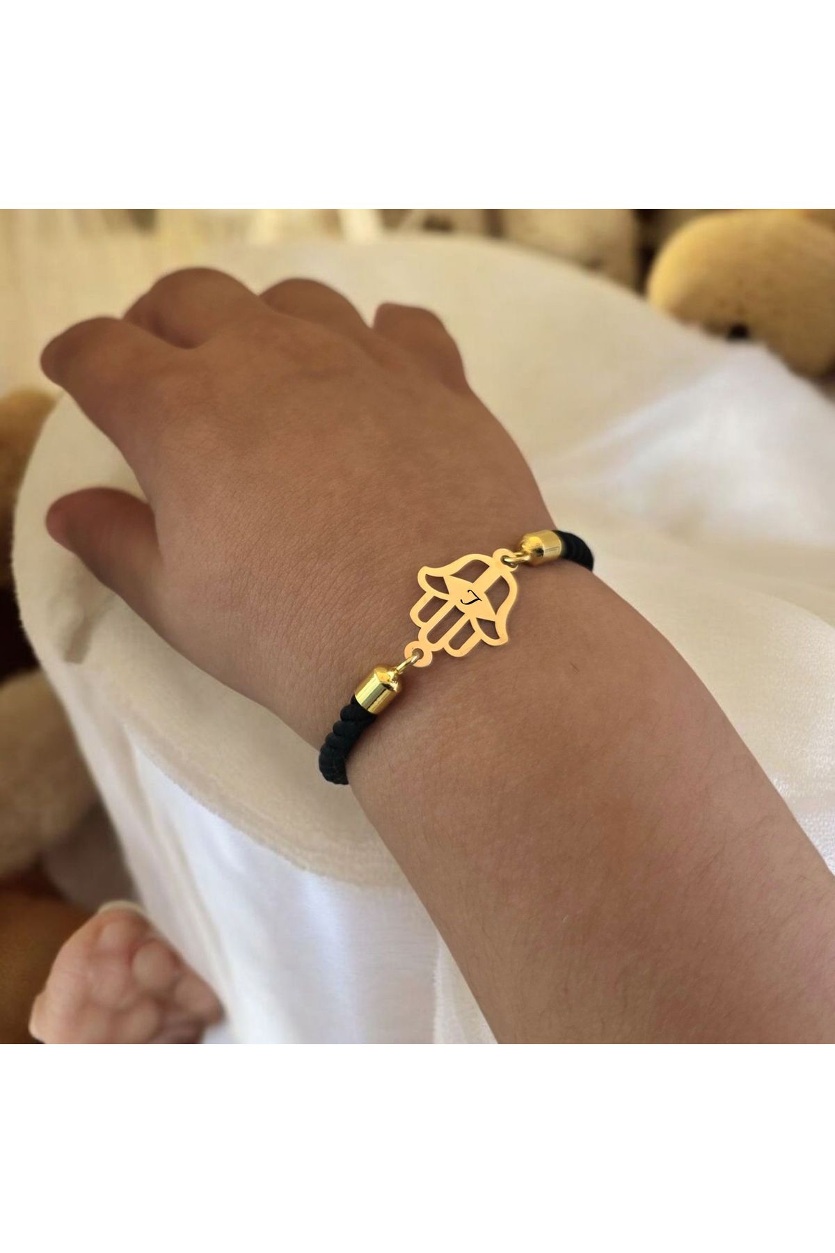 ARCHINO GOLD L Harfine Özel 14 Ayar Altın Plakalı Siyah İpek Örgülü Hamsa Motifli Hediye Bileklik-509harf