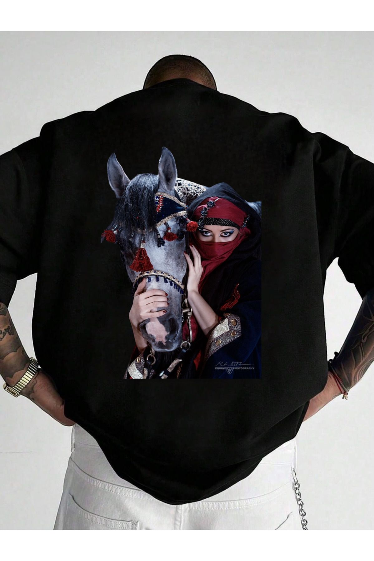 ELNOYA Unisex Pamuklu Siyah Oversize "Atlı Gonca" Baskılı Bisiklet Yaka Rahat T-shirt
