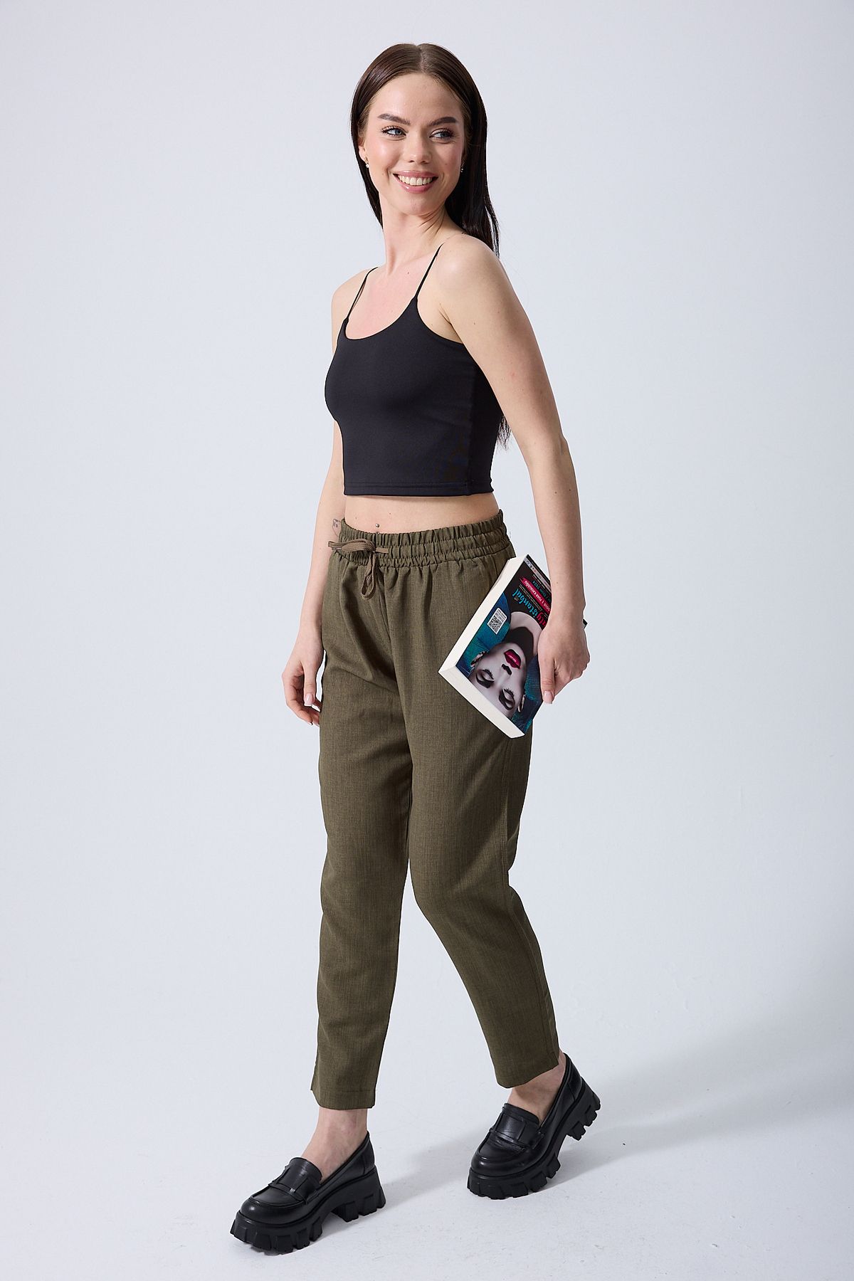 Miss couture Keten Viskon Joggers Çift Cepli Rahat Kesim 7/8 Paça Boyu. Yaz ve Bahar Ayları İçin Tasarlanmıştır.