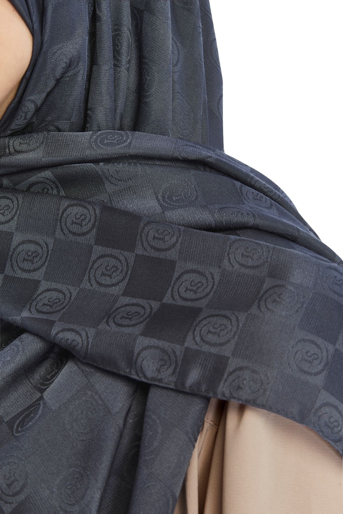 Altobeh-Monogram Checkerboard Pattern Shawl - Anthracite 4