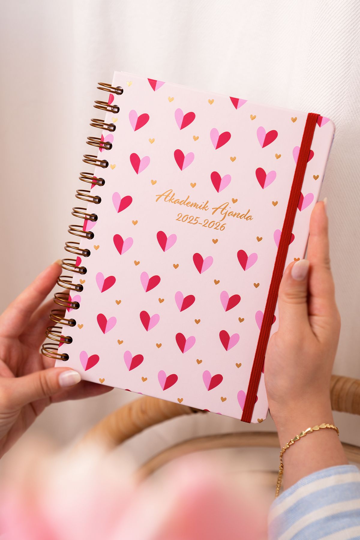 Matt Notebook 2025-2026 A5 Akademik Ajanda Spiralli 15x21 cm - 16 Aylık - Motivasyon Sayfalı Kalpler