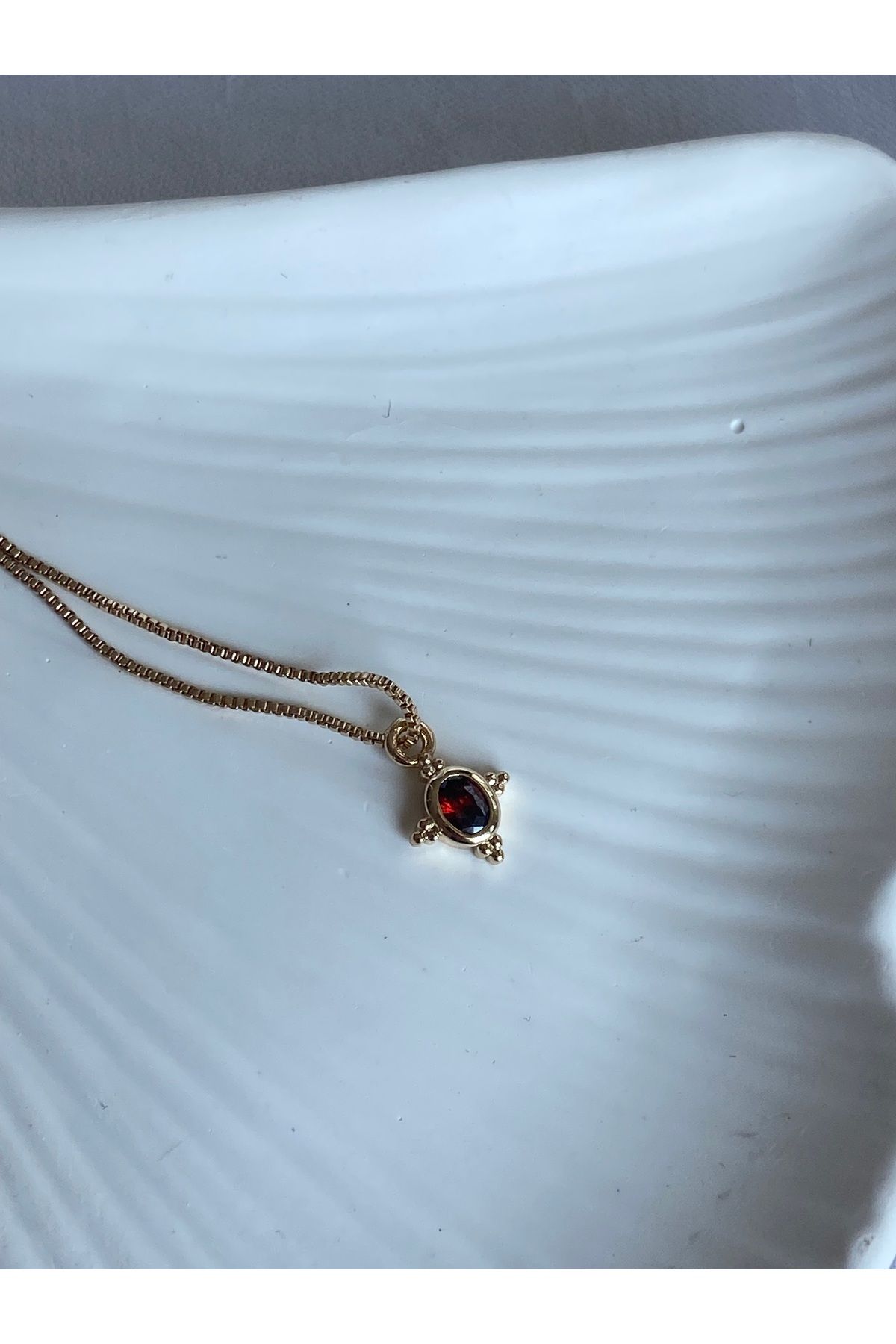 LEMARİZ COLLECTİON Küçük Kırmızı Taşlı Kolye