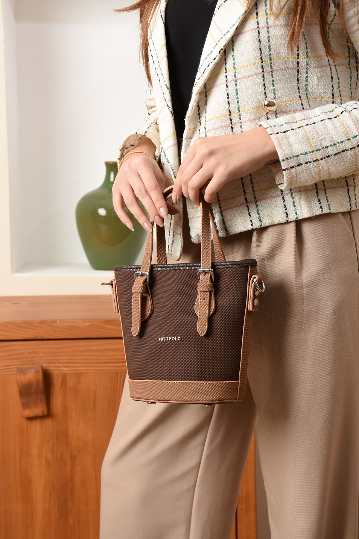 Just Polo Üsküp 6053 LK Suni Deri Ayarlanır Askı Kadın Çapraz Ve El Çantası (Ebat:En 19 x Boy 19 Cm)
