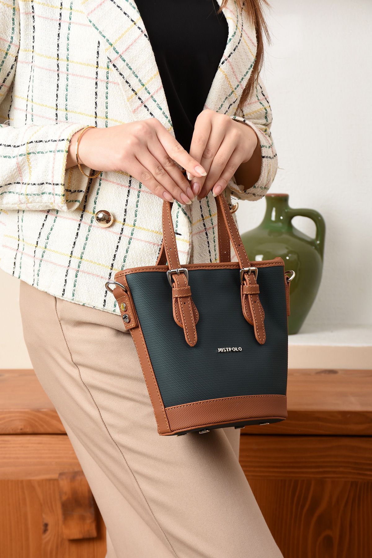Just Polo Üsküp 6053 LK Suni Deri Ayarlanır Askı Kadın Çapraz Ve El Çantası (Ebat:En 19 x Boy 19 Cm)