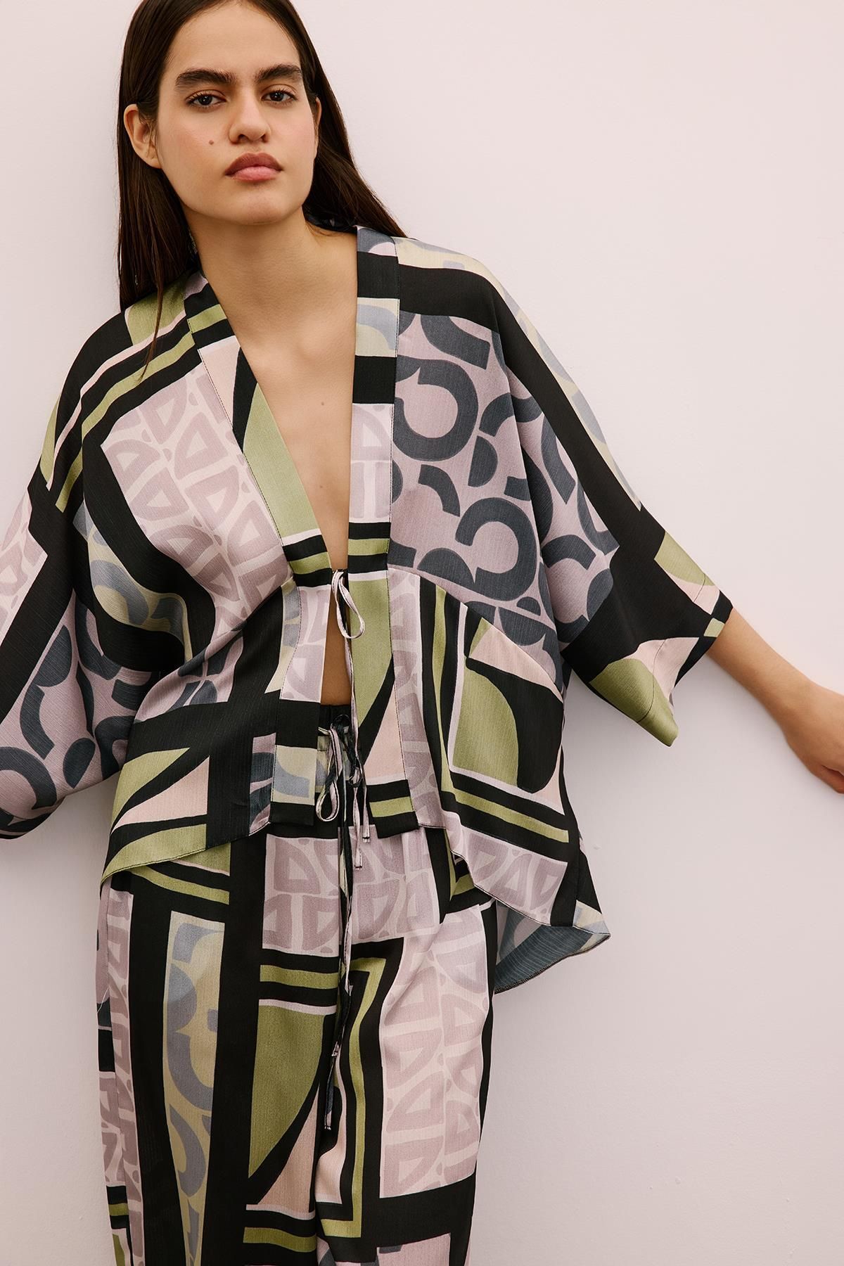 Rue Studio Bağlamalı Desenli Siyah Kimono