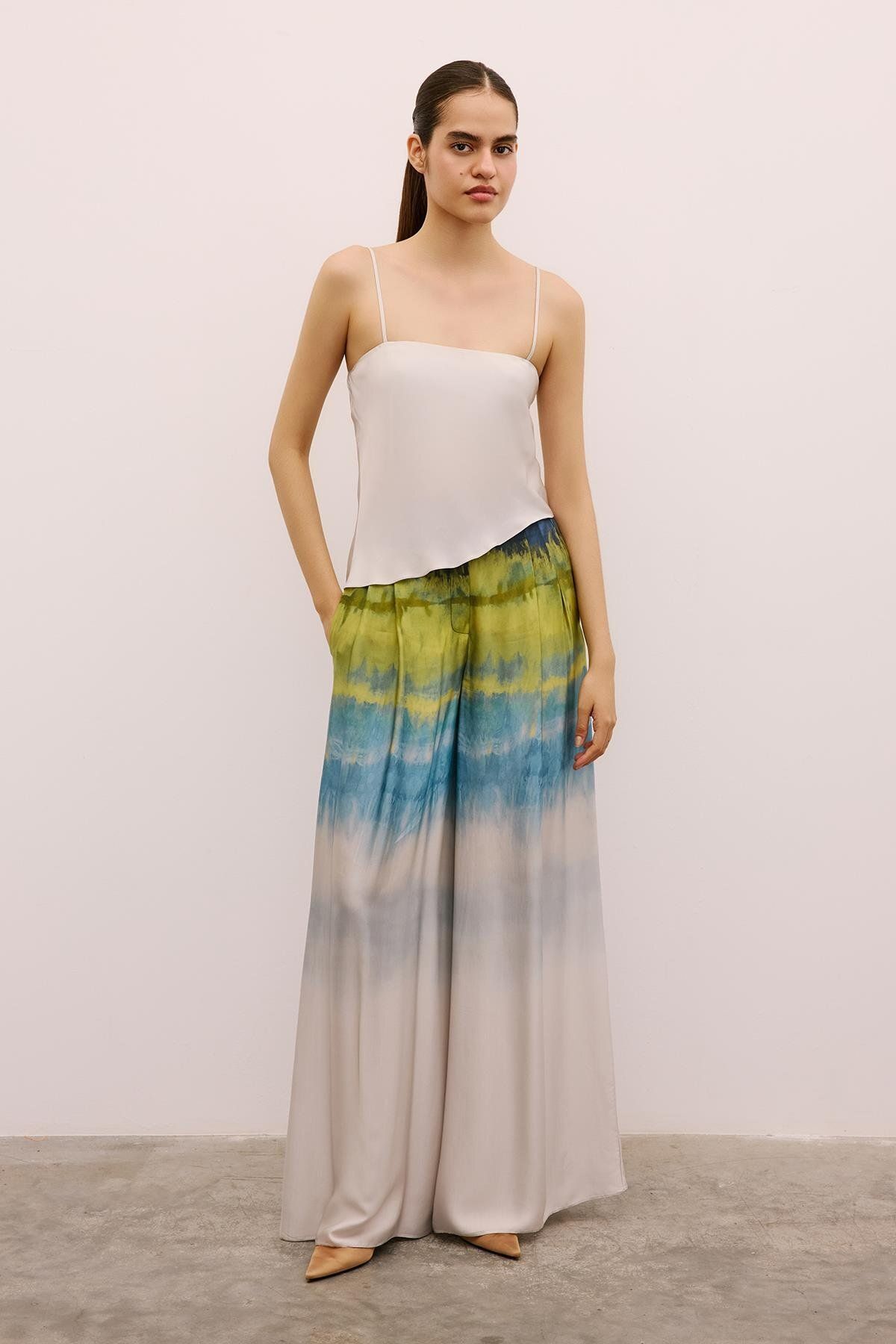 rue. Asimetrik Detaylı Şık Gri Crop Bluz