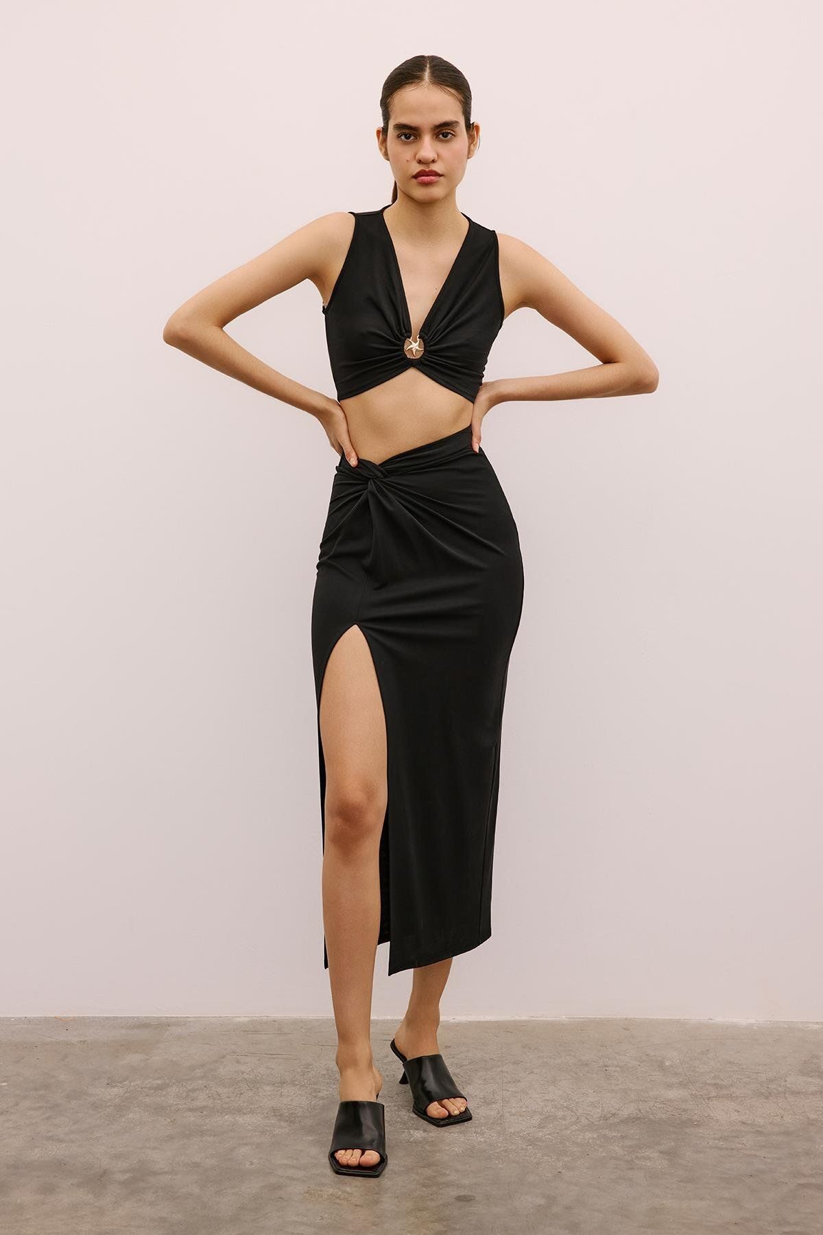 Rue Studio Aksesuar Detaylı Siyah Crop Bluz