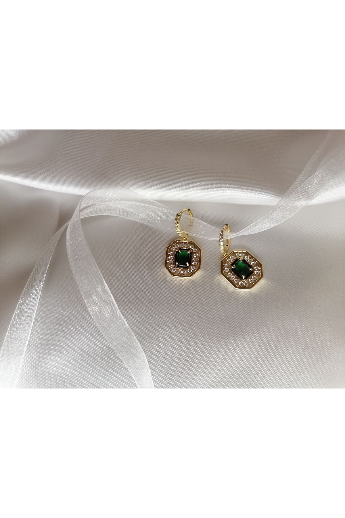 Lailis accessories yeşil baget taşlı gold küpe