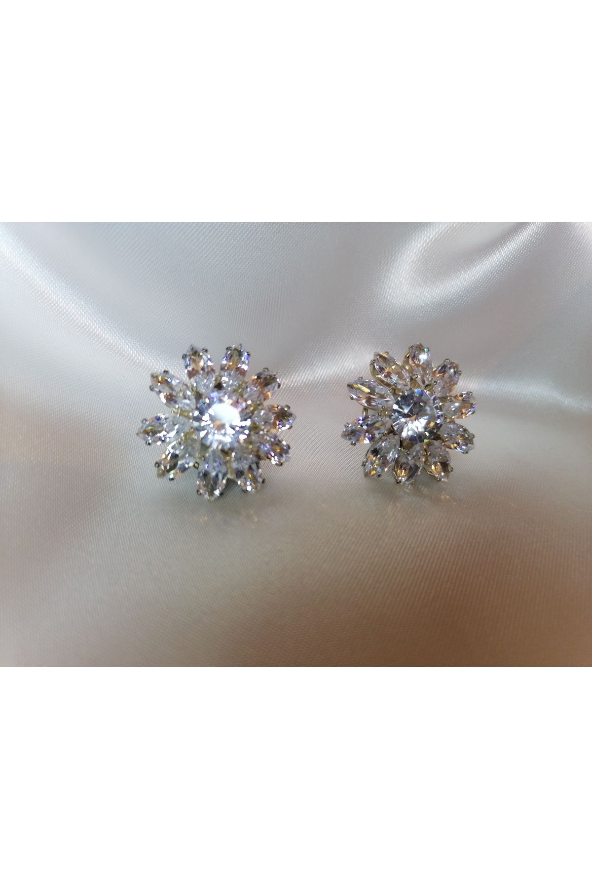 Lailis accessories silver taşlı çiçek küpe