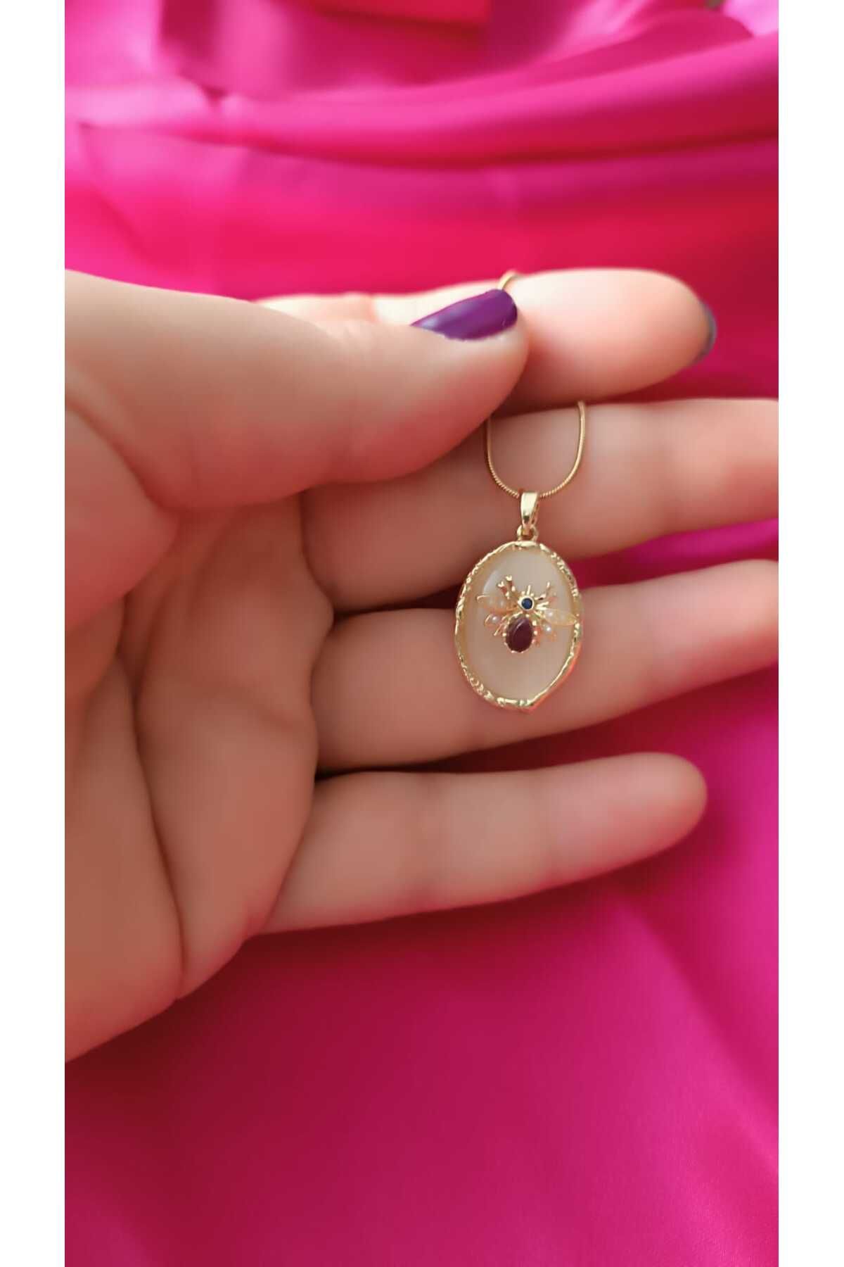 shop Çelik Kararma Yapmaz Oval Taşlı Arı Figürlü Şık Zarif Kadın Kolye