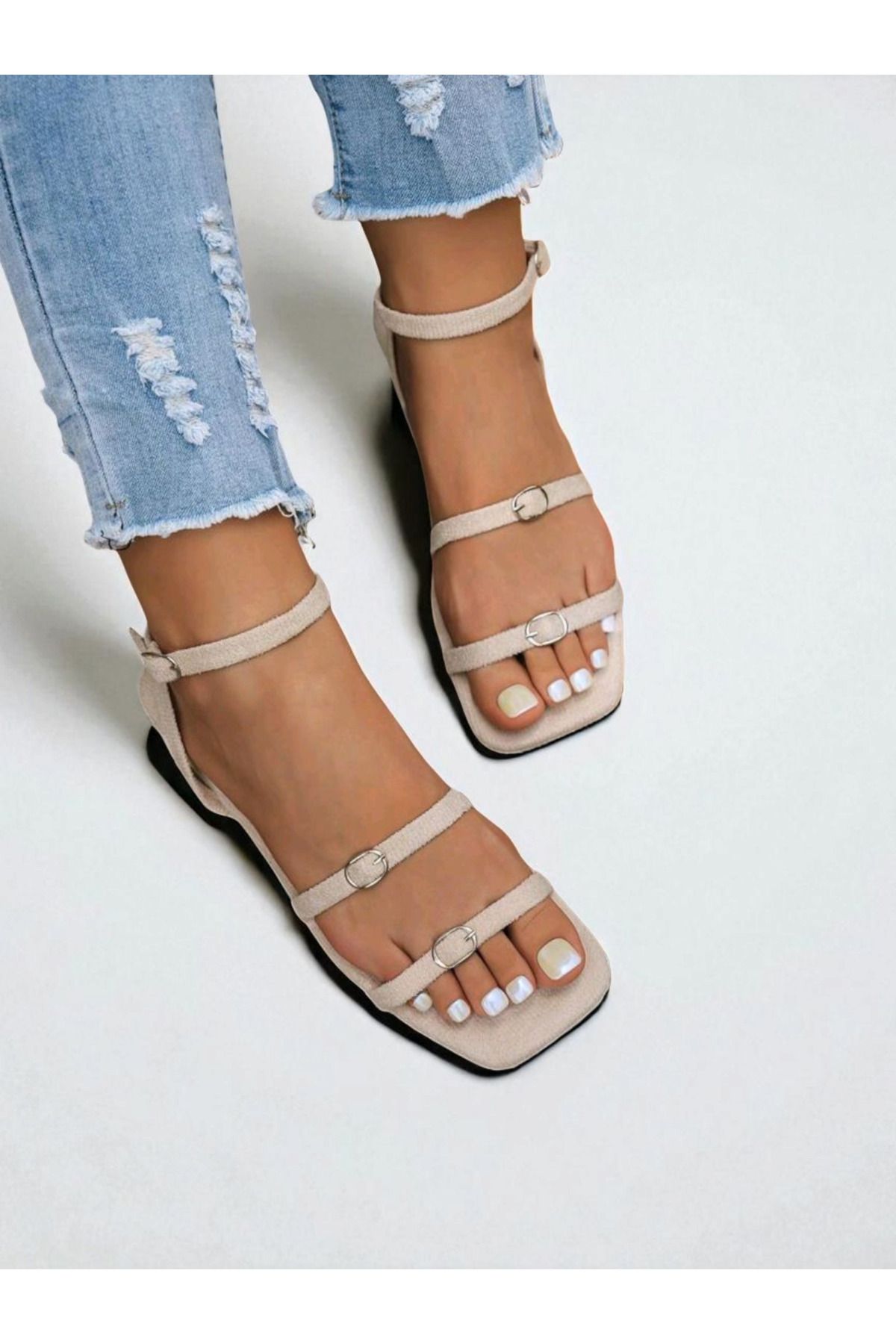 Shoes Kadın Tokalı Çok Bantlı Düz Sandalet