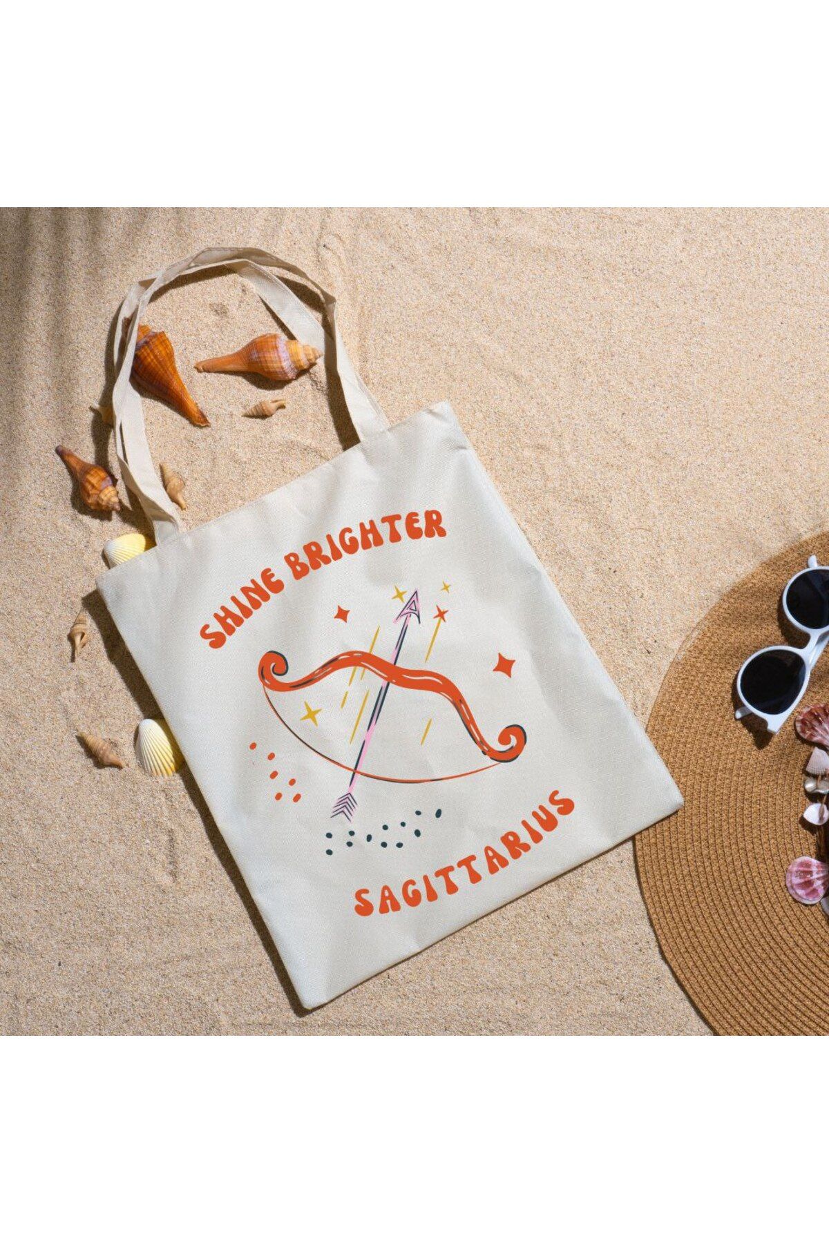 Alaa Butik Online Shine Brighter Sagittarius Yazılı Yay Burcu Enerjik ve Özgür Tasarımlı Bez Çanta 35x40 cm