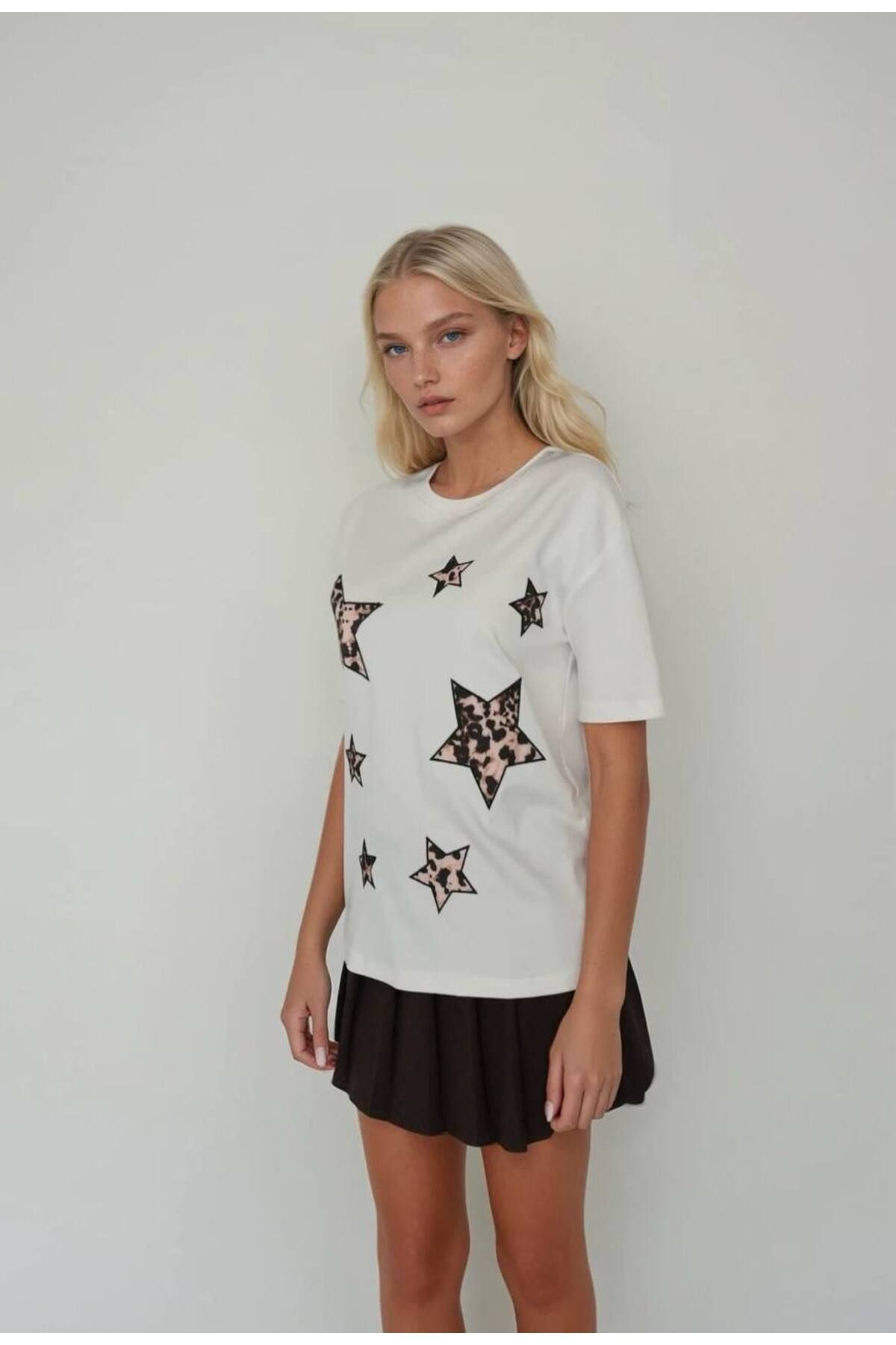 OYERGA MODA Kadın Yıldız Detay T-shirt