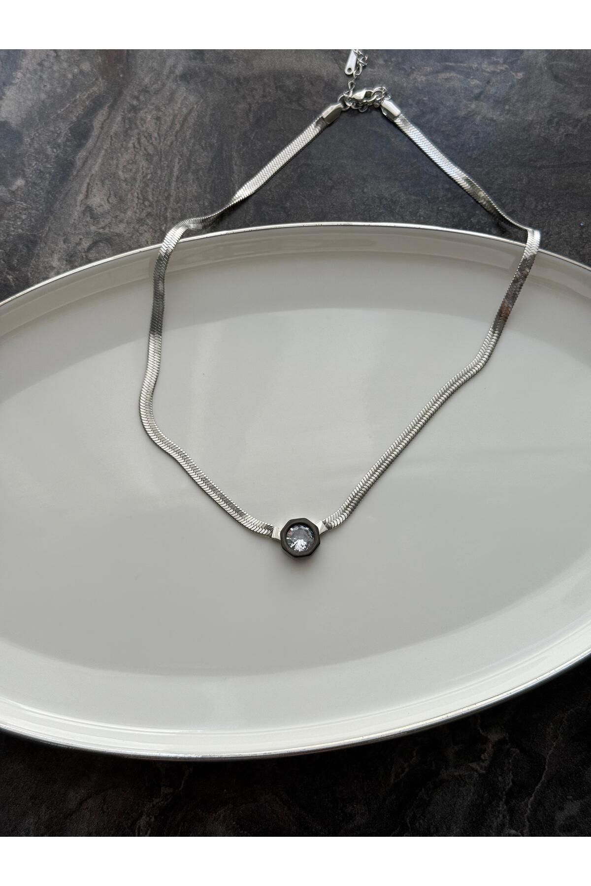 Nera Accessories Kolye