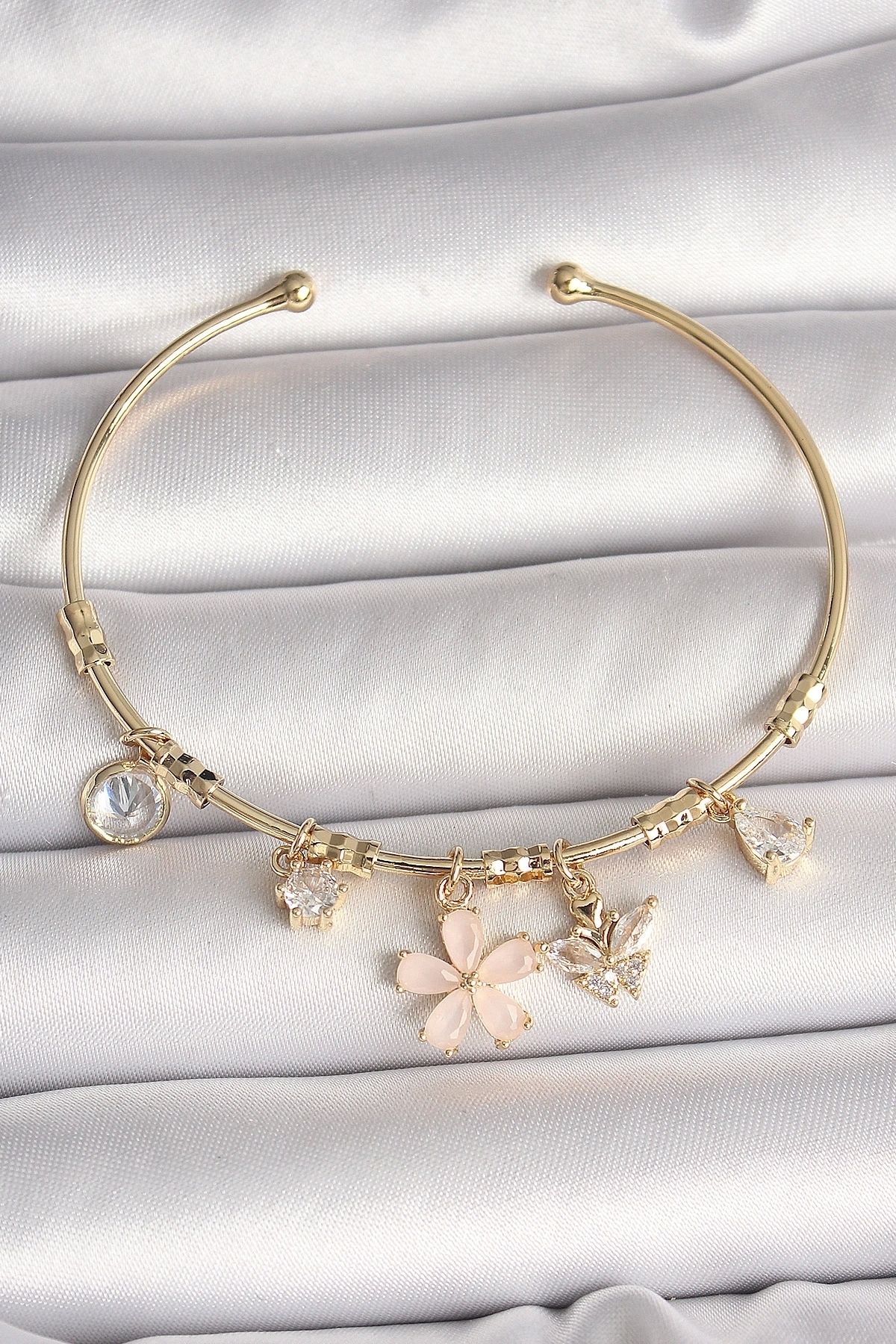 shopwave Pirinç Gold Renk Sallantı Pembe Mineli Çiçek Figür Zirkon Taşlı Kelebek Detay Charm Kadın Bileklik