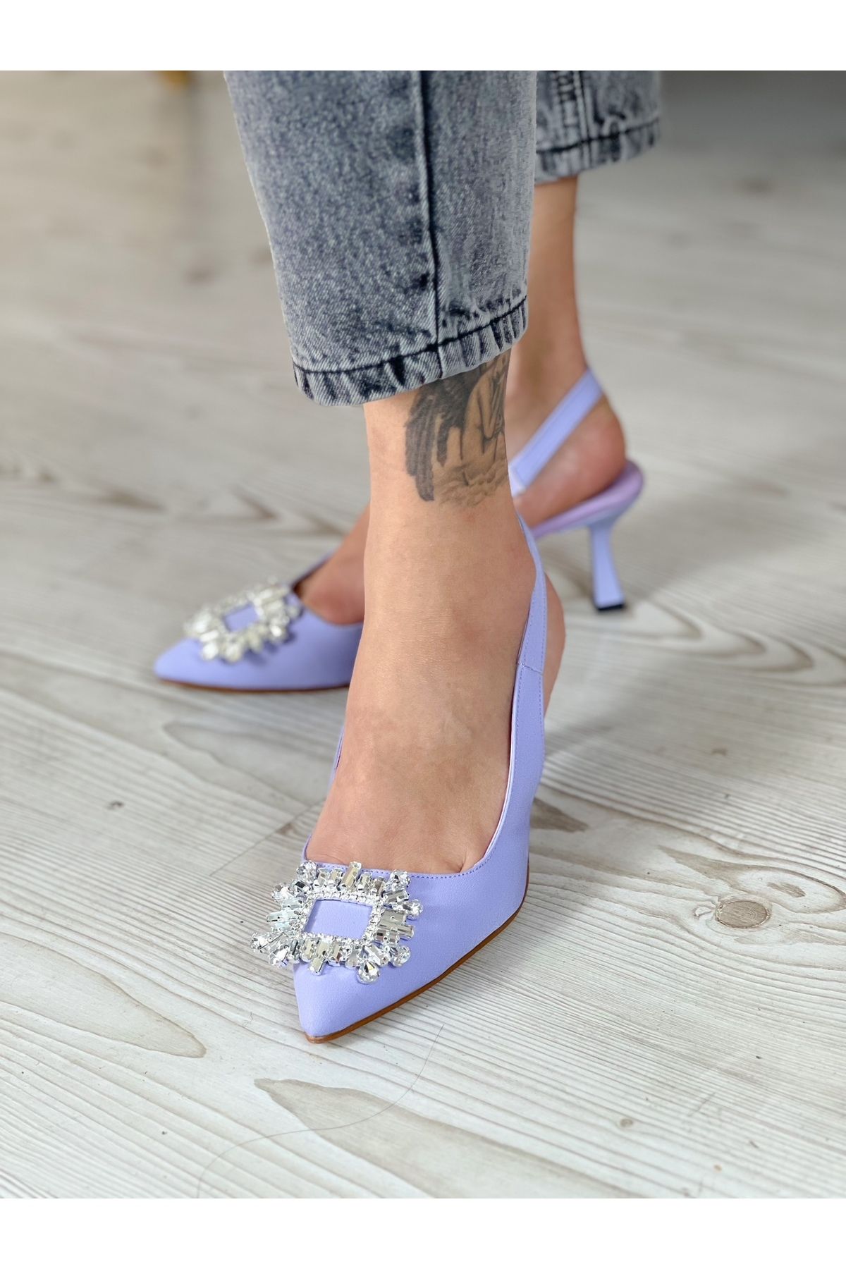 BERFONA ZARRY LİLA TAŞLI 5 CM İNCE ÖKÇE TOPUKLU SANDALET
