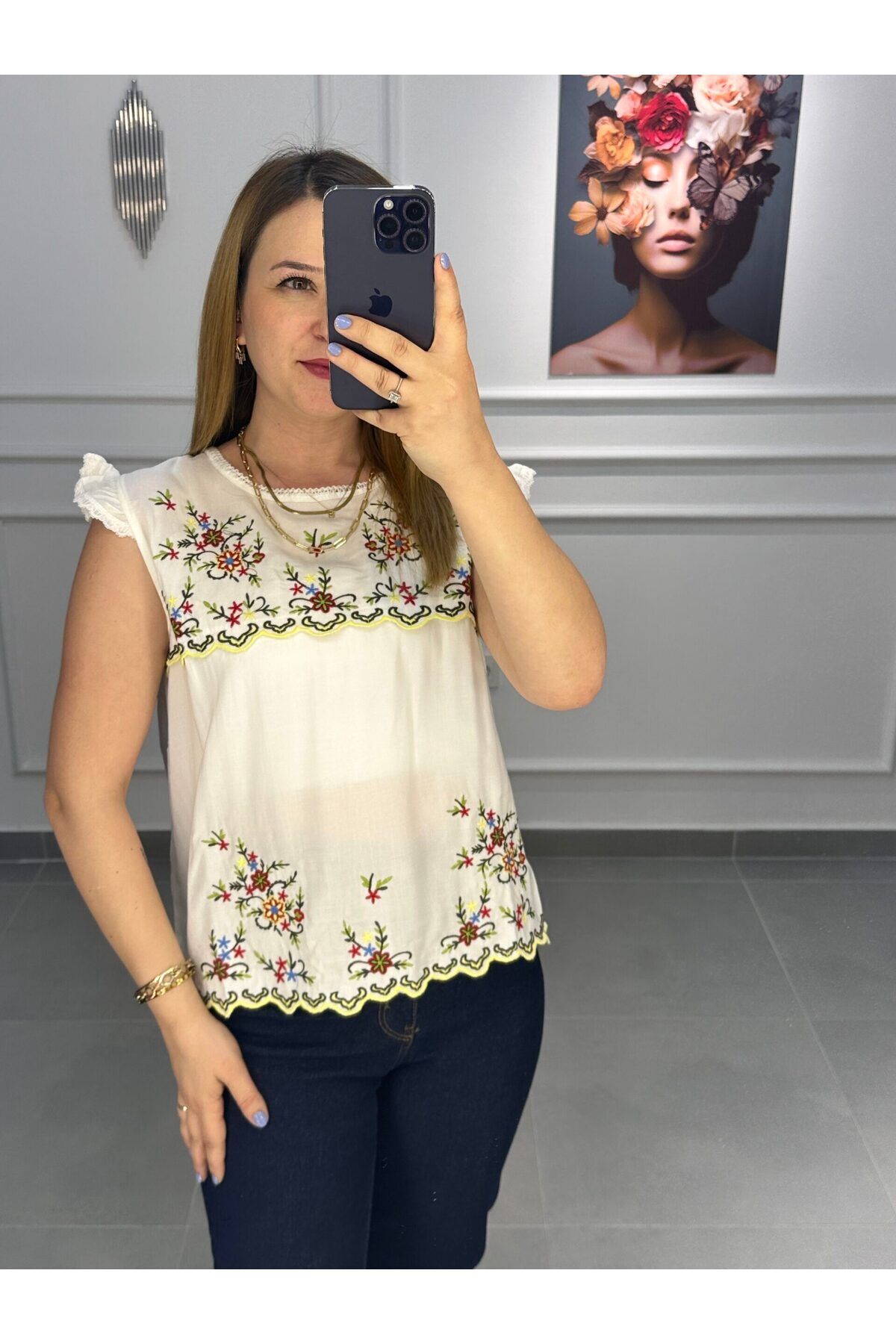 Butik kadın fırfır detaylı çiçek işleme bluz