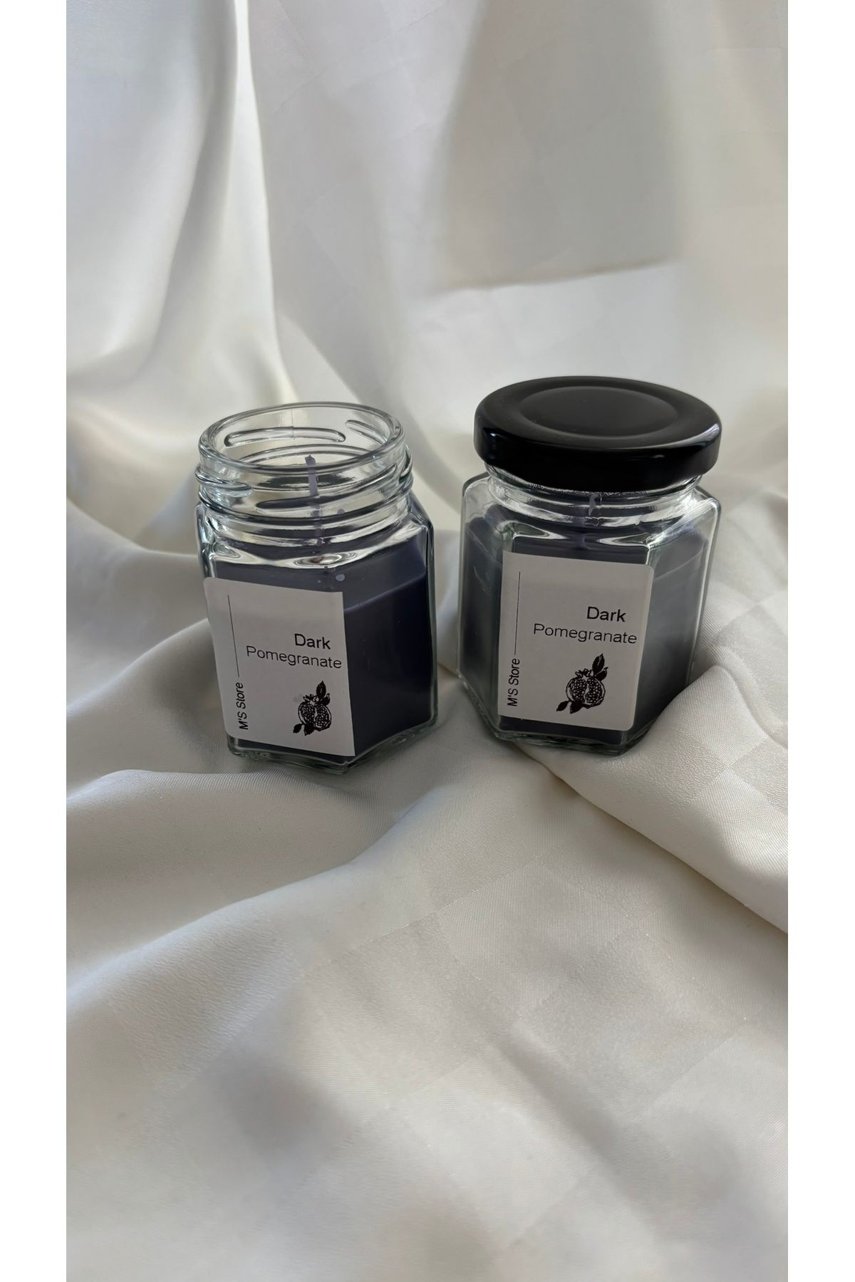 Artiscent Dark Pomegranate Kokulu El Yapımı 2'li Mum Seti | Yoğun ve Gizemli Nar Aromasıyla Özel Tasarım