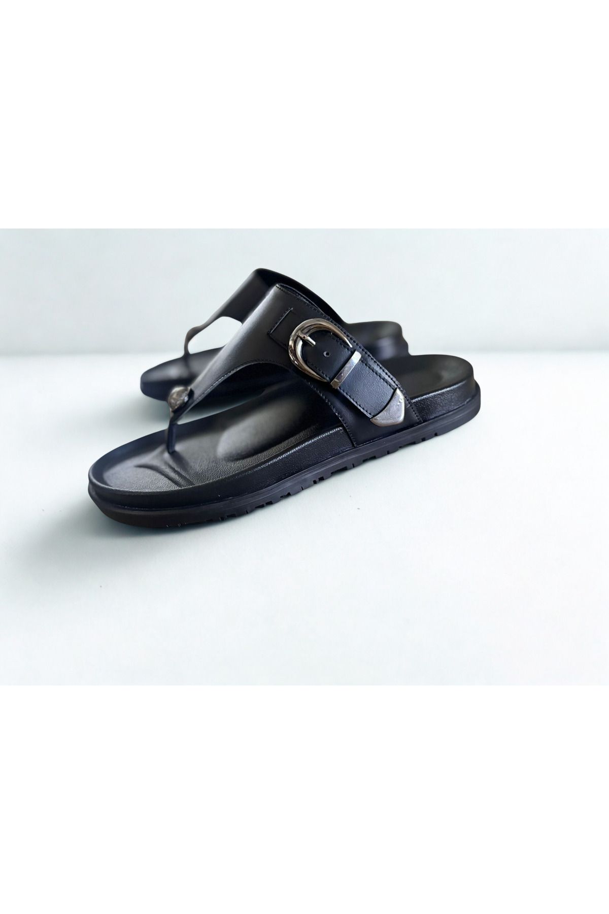 NEVE SHOES Siyah Deri Parmak Arası Kadın Günlük Sandalet