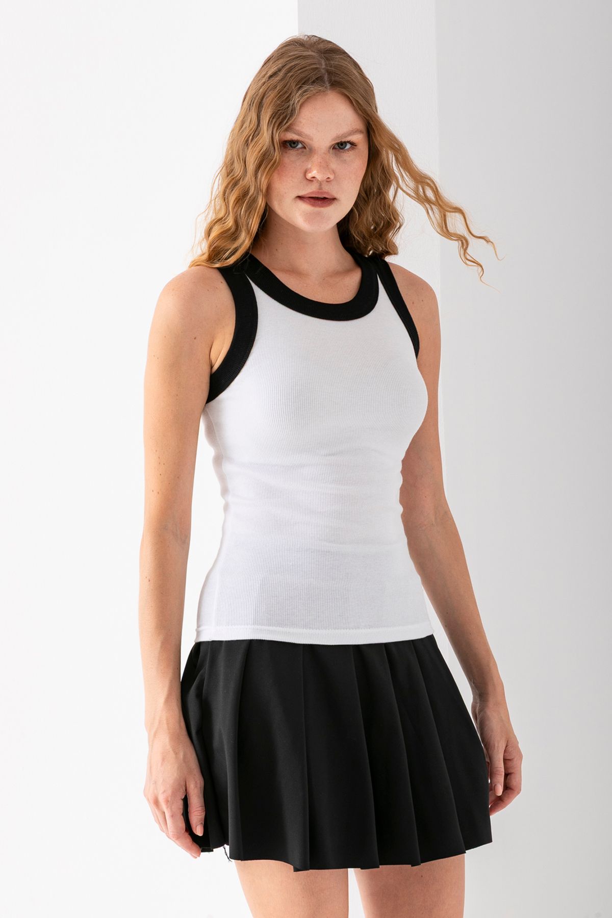 lidya lingerie Loly Kadın Siyah Beyaz Şeritli Fittili Halter Yaka Basic Atlet 3002
