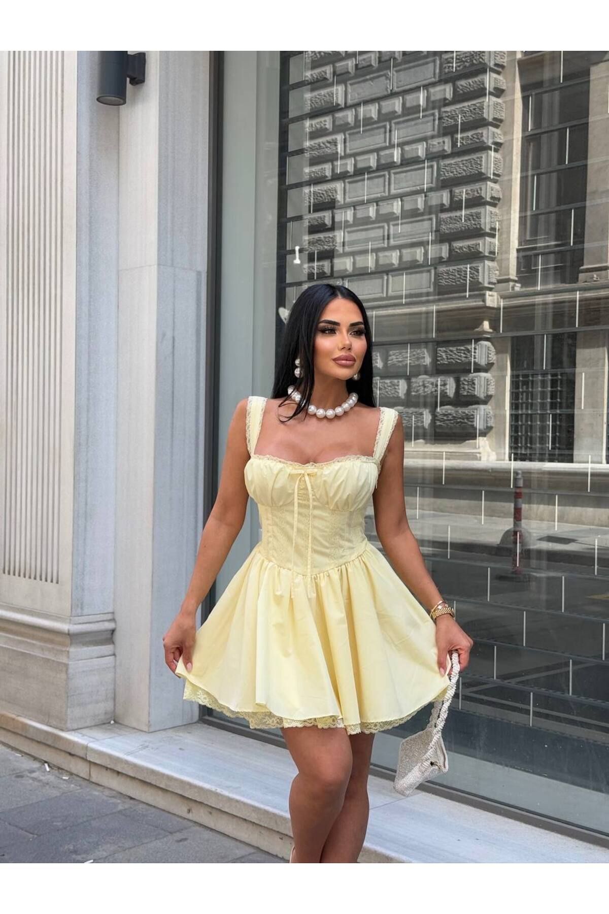 Friday Mood Kadın Arkası Kuşgözü Detaylı Dantelli Mini Elbise