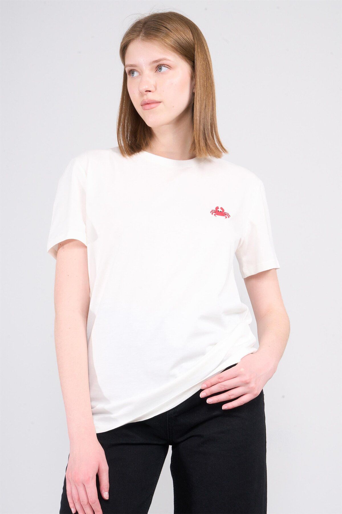 FİTHİT Çetinkaya Fithit 8726 Bisiklet Yaka Nakışlı ıT-shirt Krem