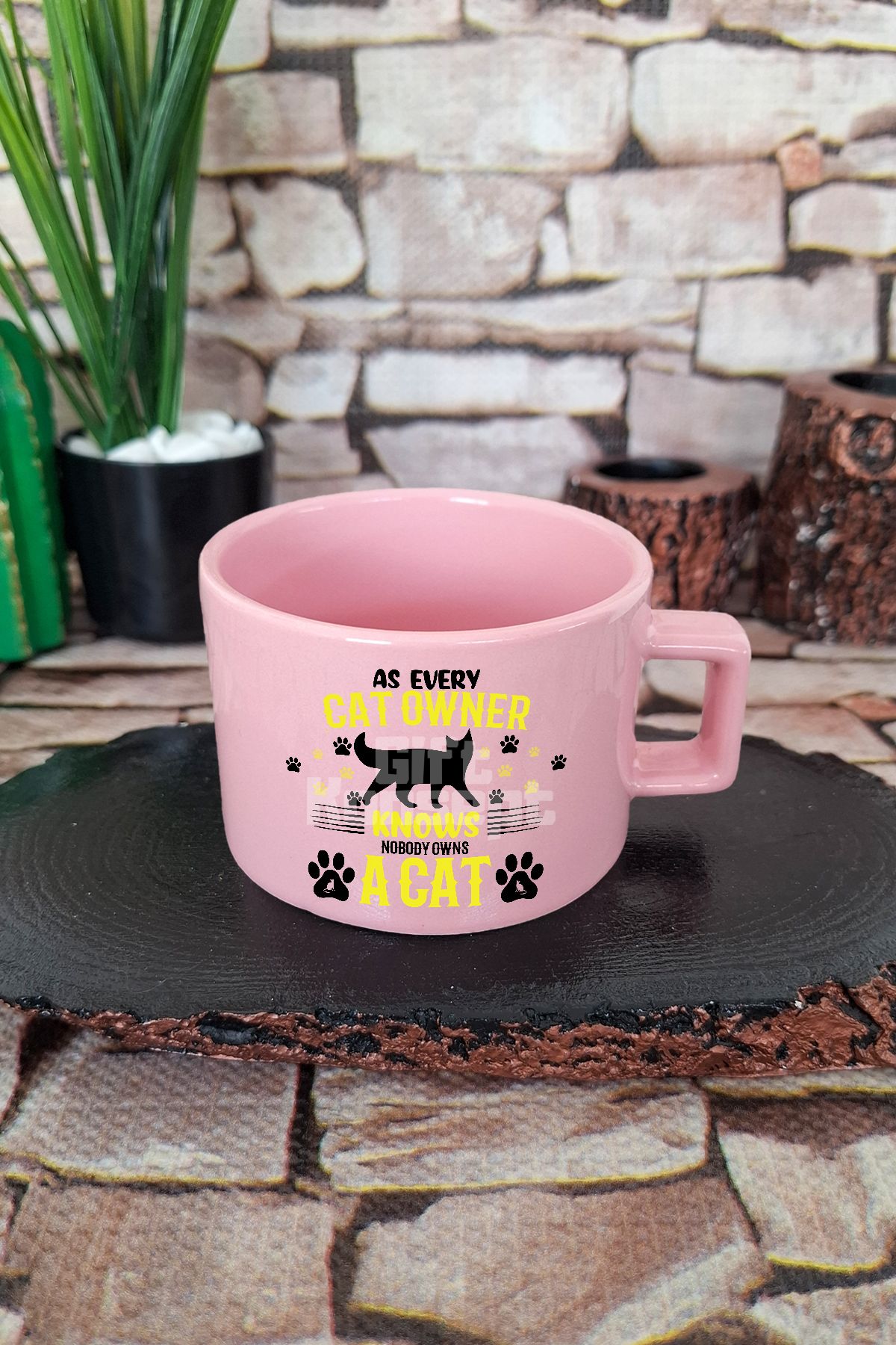 giftkonsept As Every Cat Owner Knows Nobody Owns A Cat Yazılı Komik Kedi Kare Kulplu Fincan Pembe Kupa Bardak