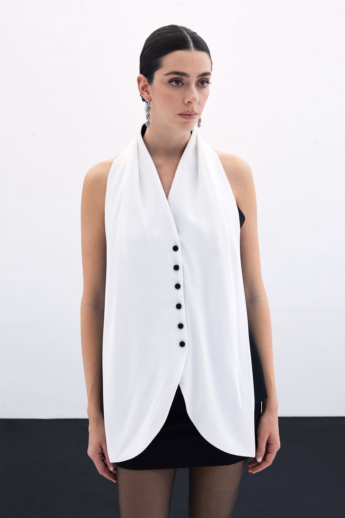 Sateen-سترة سوداء مفصلة 5