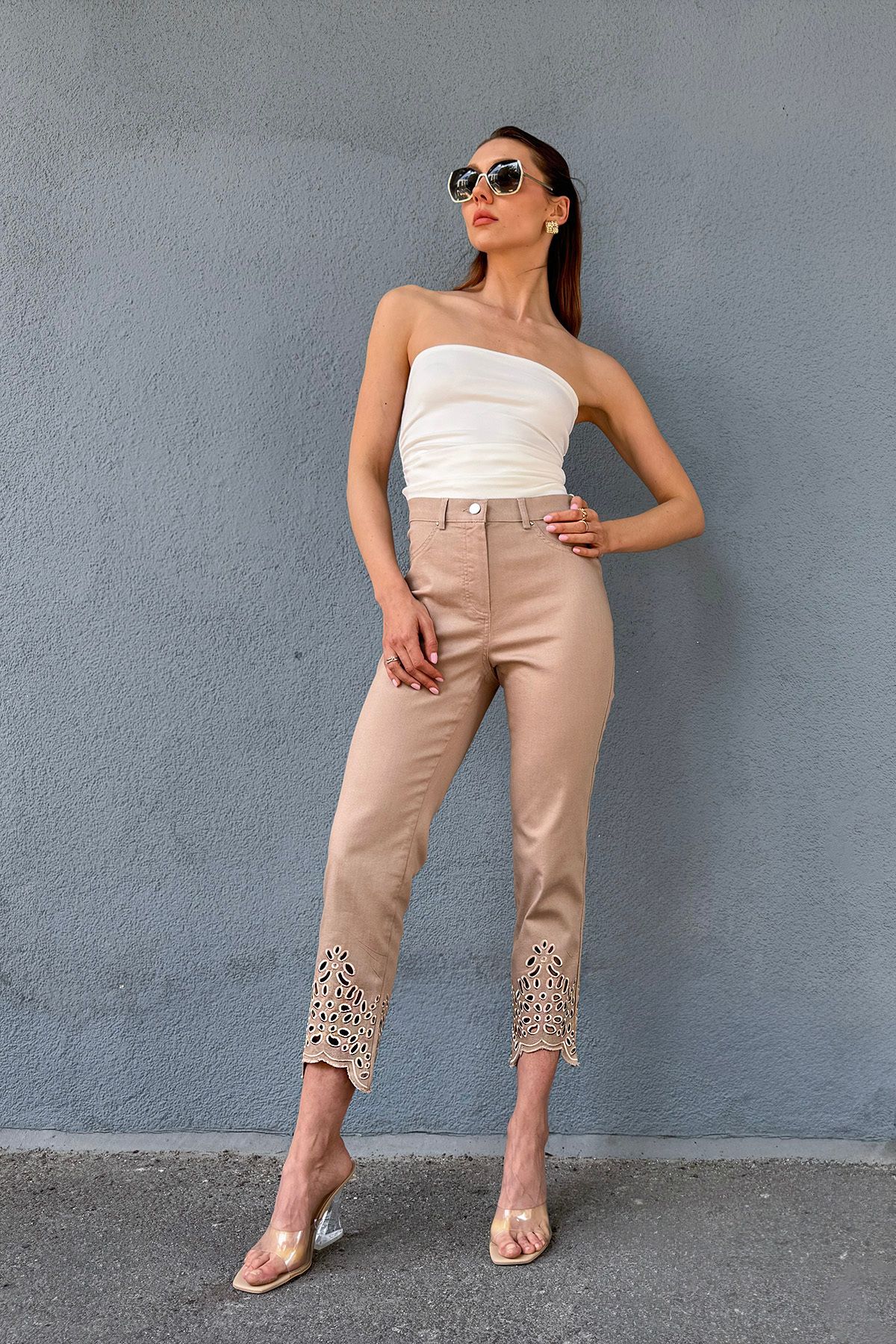 Selesty Yüksek Bel Paça İşleme Detaylı Beyaz Bootcut Elastan İnce Pantolon