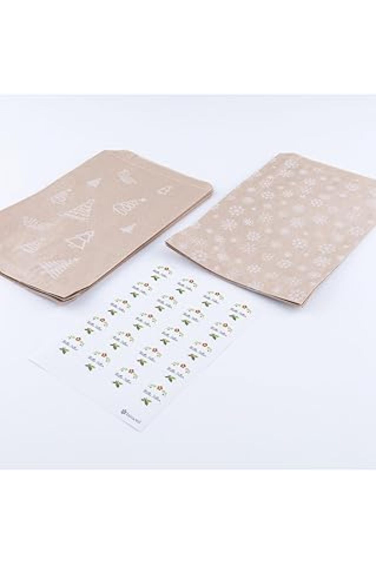 NETWORK ART Bimotif 20 Adet Çam Ve Kar Desenli Kese Kağıdı (18X30 Cm) Ve Çiçekli Mutlu Yıllar Stickerdan Oluşan