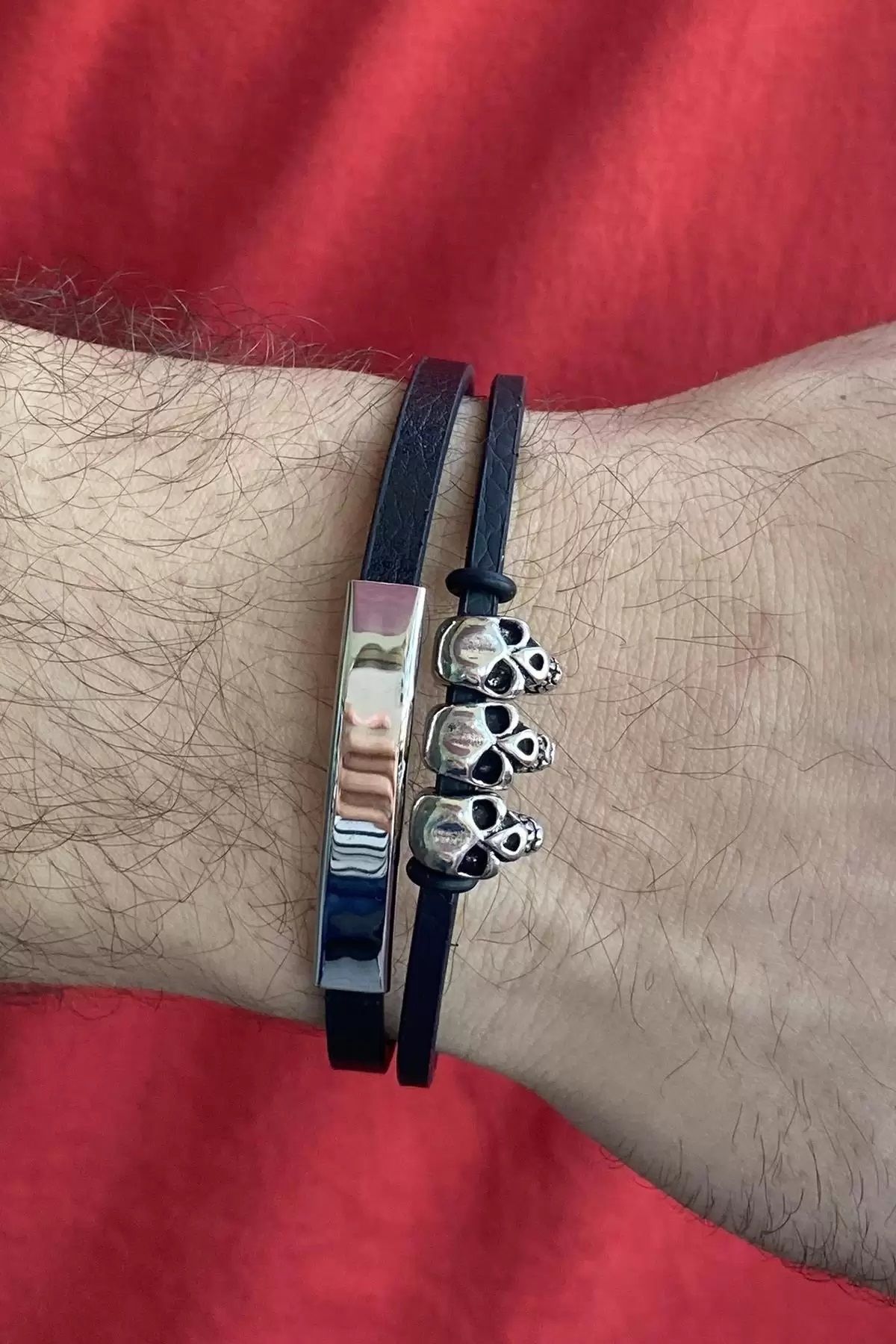 shai Siyah Renk Kuru Kafa Figürlü Metal Detaylı Çelik Bileklik